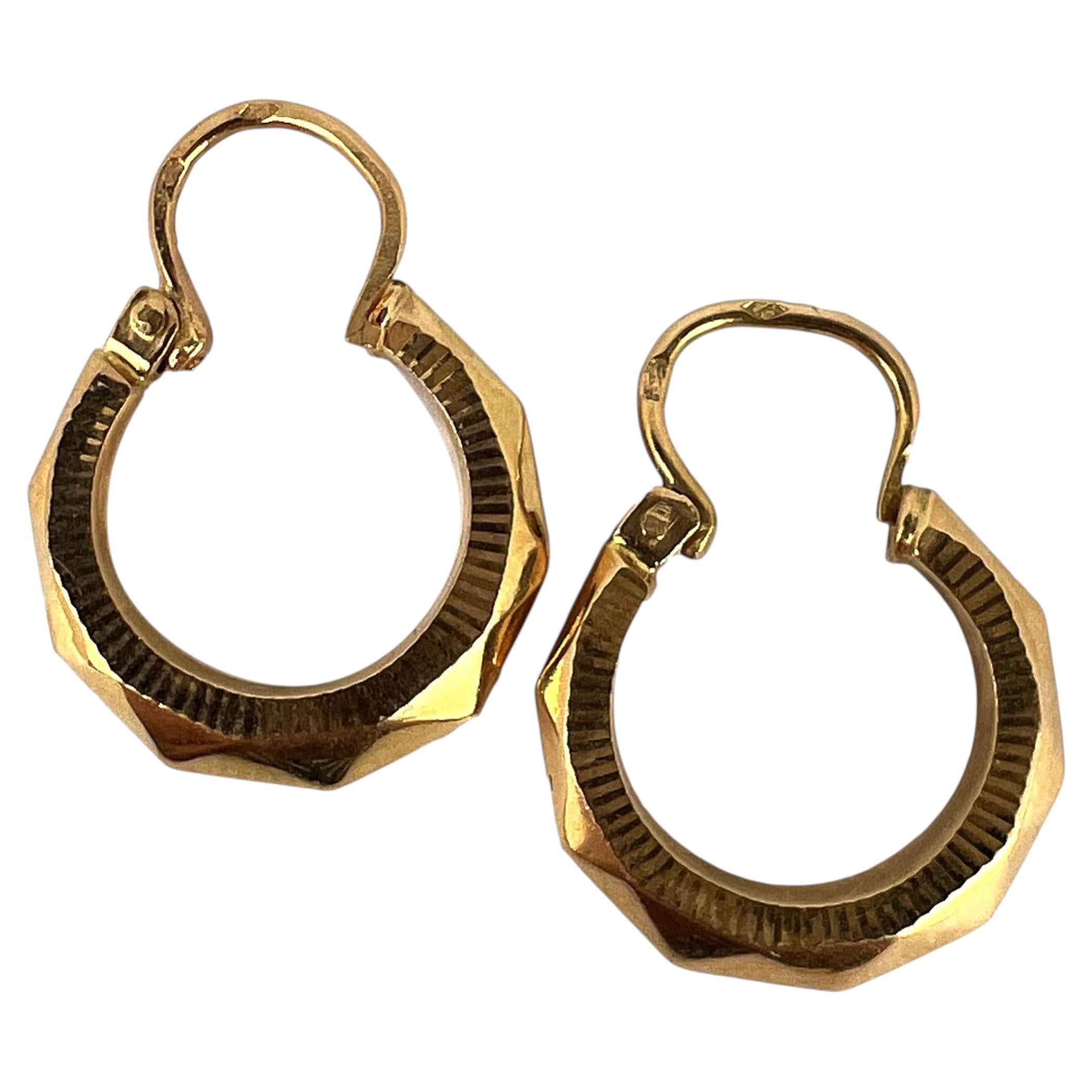 Vintage French 18 Karat Yellow Gold Lever Back Faceted Hoop Earrings