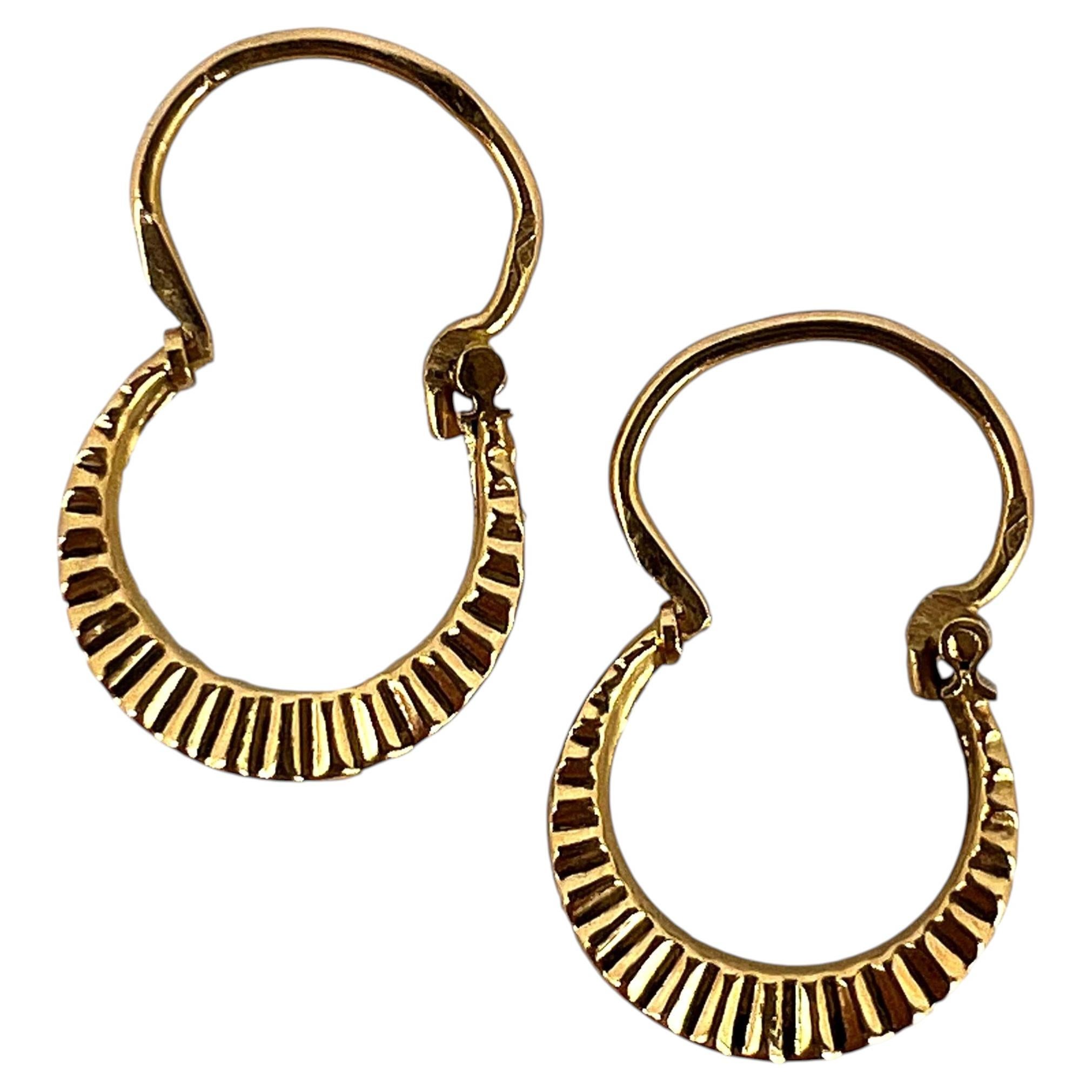 Vintage French 18 Karat Yellow Gold Lever Back Ridged Hoop Earrings