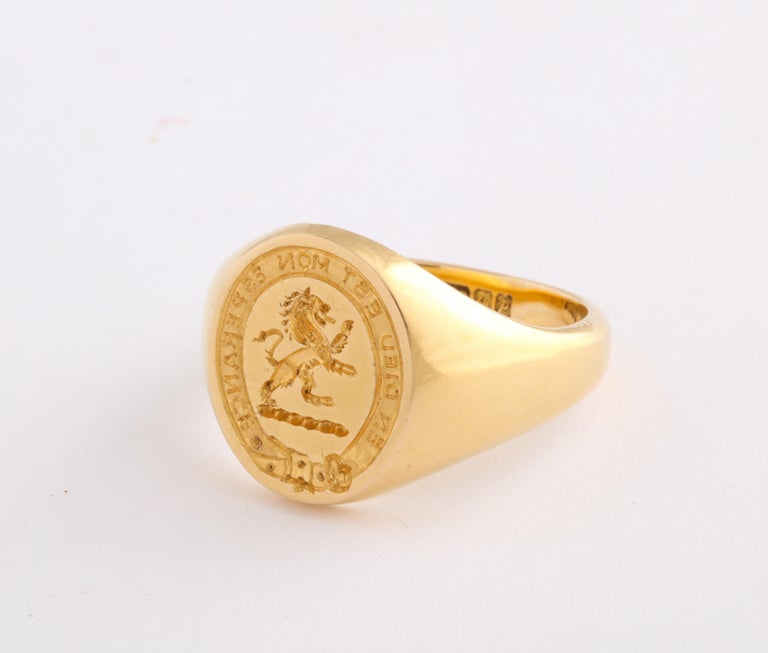 Women's or Men's Vintage French 18 Kt Gold Rampant Lion Signet Ring For Sale
