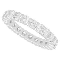 Bague d'éternité française vintage en or blanc et diamants de 1.89 carat