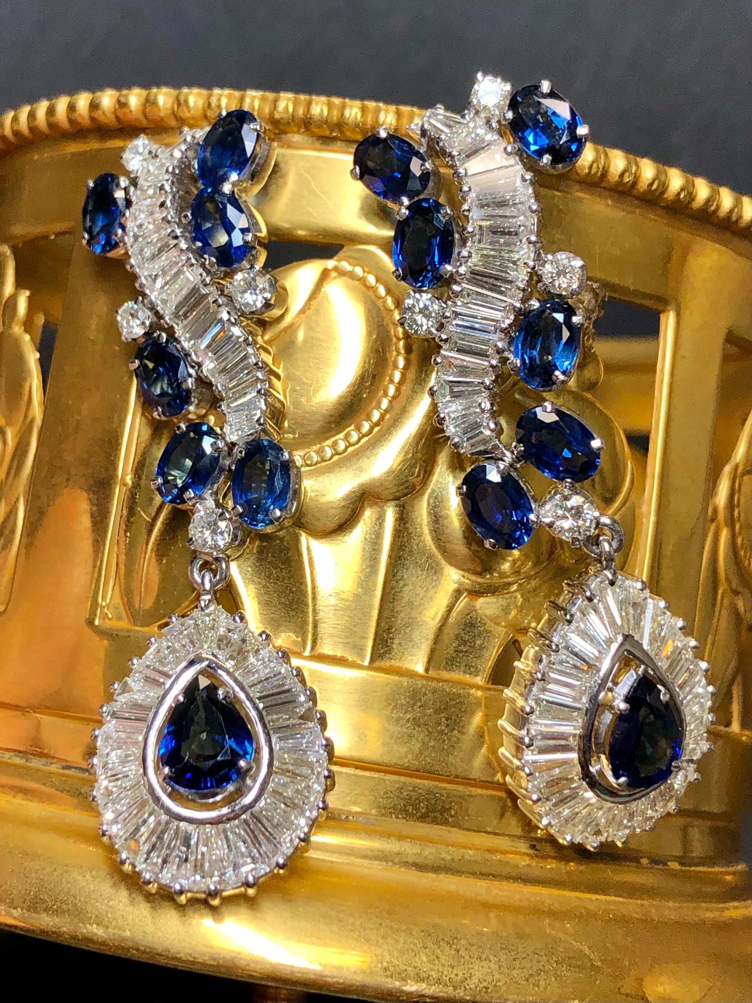 Ein absolut atemberaubendes Paar französischer Cocktail-Ohrringe aus 18 Karat Weißgold, besetzt mit ca. 8,40cttw in G-J Farbe Vs1-2 Reinheit, verjüngten Baguette- und runden Diamanten. Jeder Ohrring enthält außerdem ovale Ann Lear-Saphire mit einem