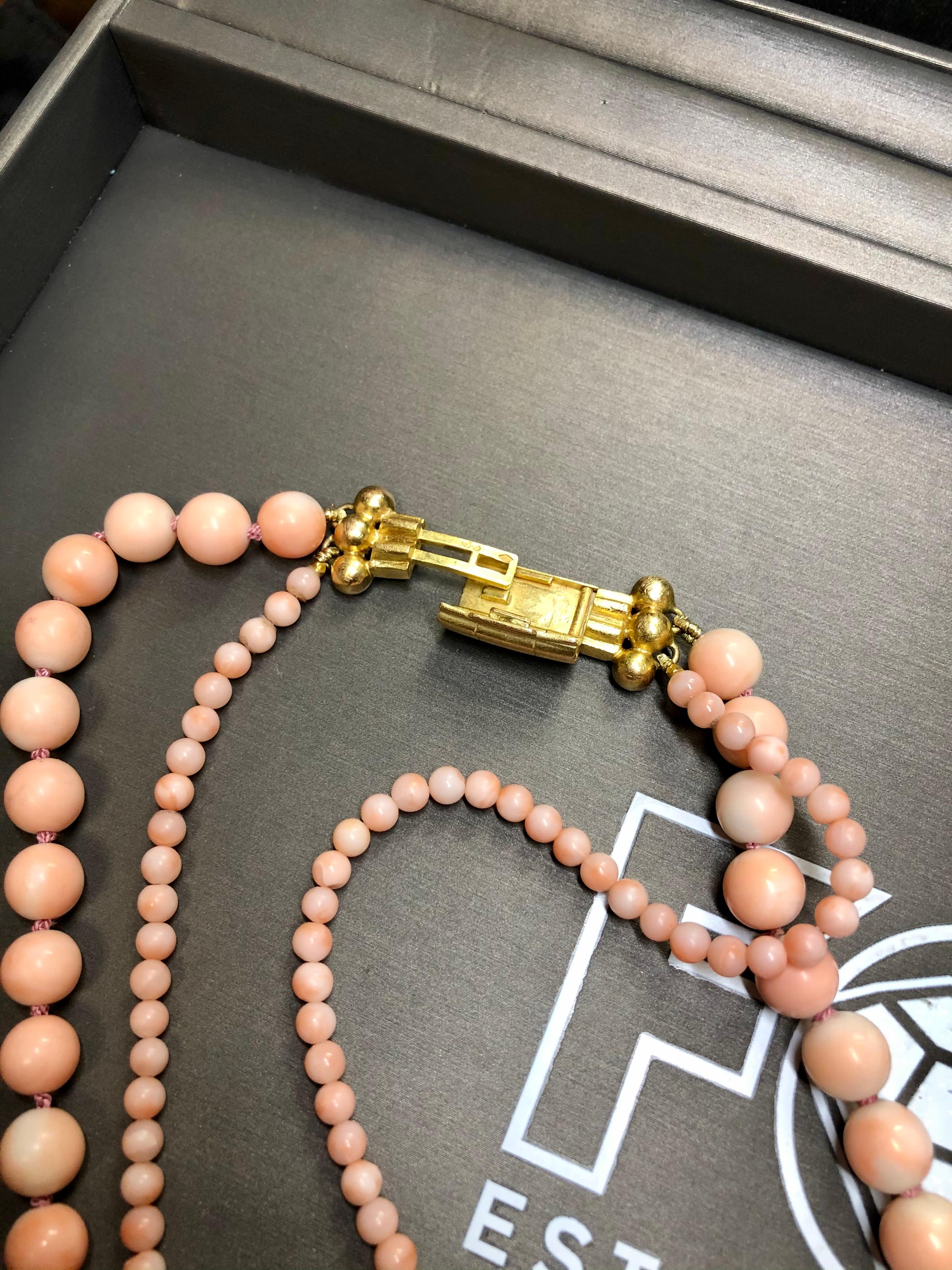 Vintage FRENCH 18K Fancy Clasp Double Coral Strand Necklace 18” In Good Condition For Sale In Winter Springs, FL
