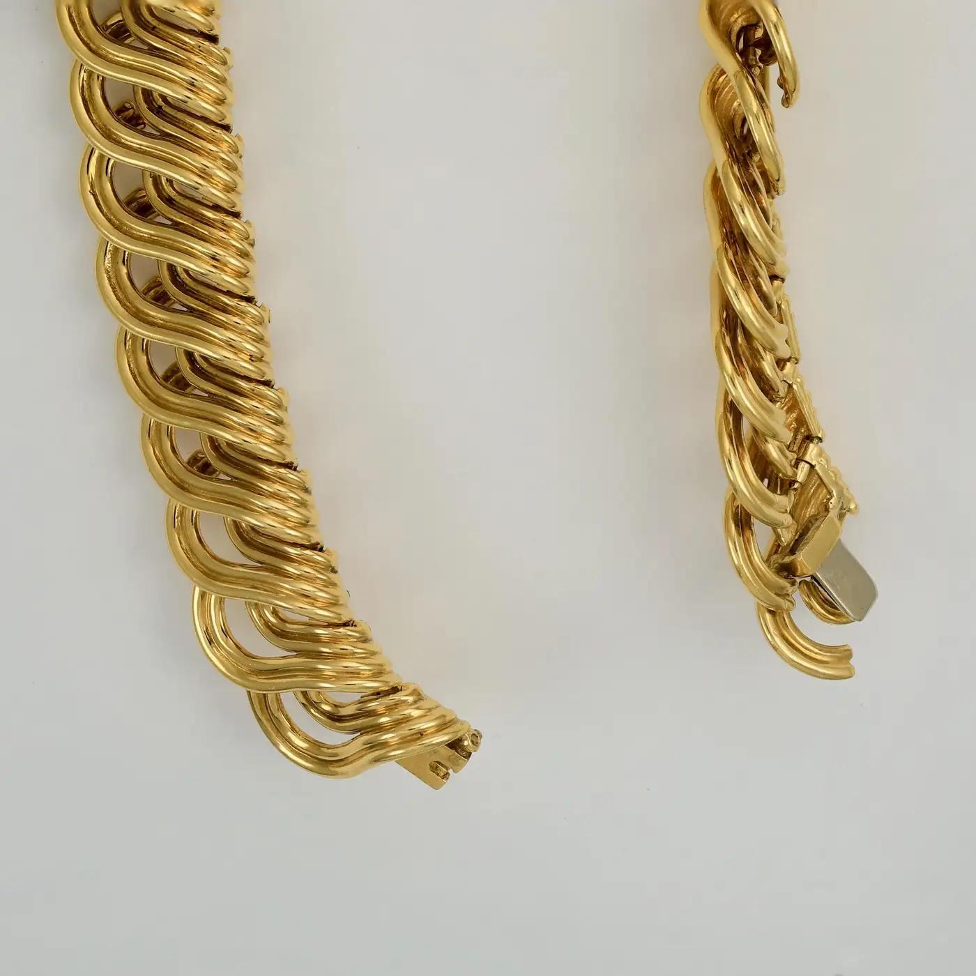 Taglio rotondo Collana francese d'epoca con diamanti in oro 18 carati, design a onde di metà secolo in vendita