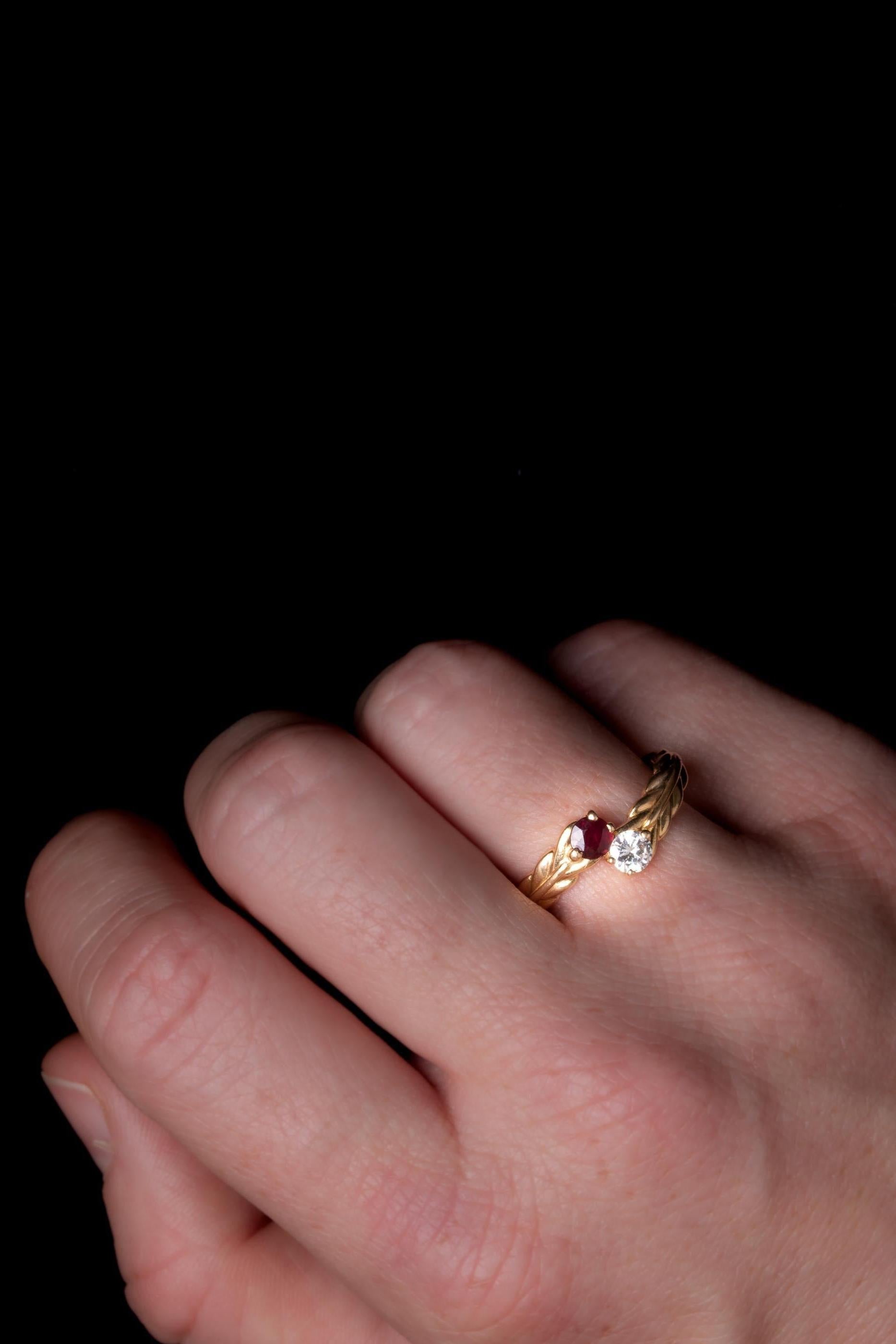 Vintage French 18K Ruby and Diamond Toi et Moi Ring In Excellent Condition For Sale In Rottedam, NL
