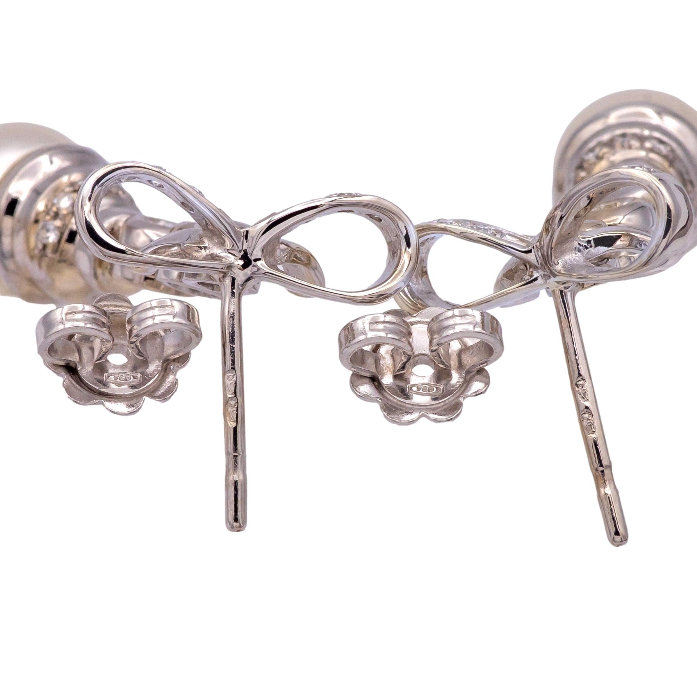 Pendientes colgantes vintage franceses de perlas cultivadas y diamantes en oro blanco de 18 quilates Contemporáneo en venta