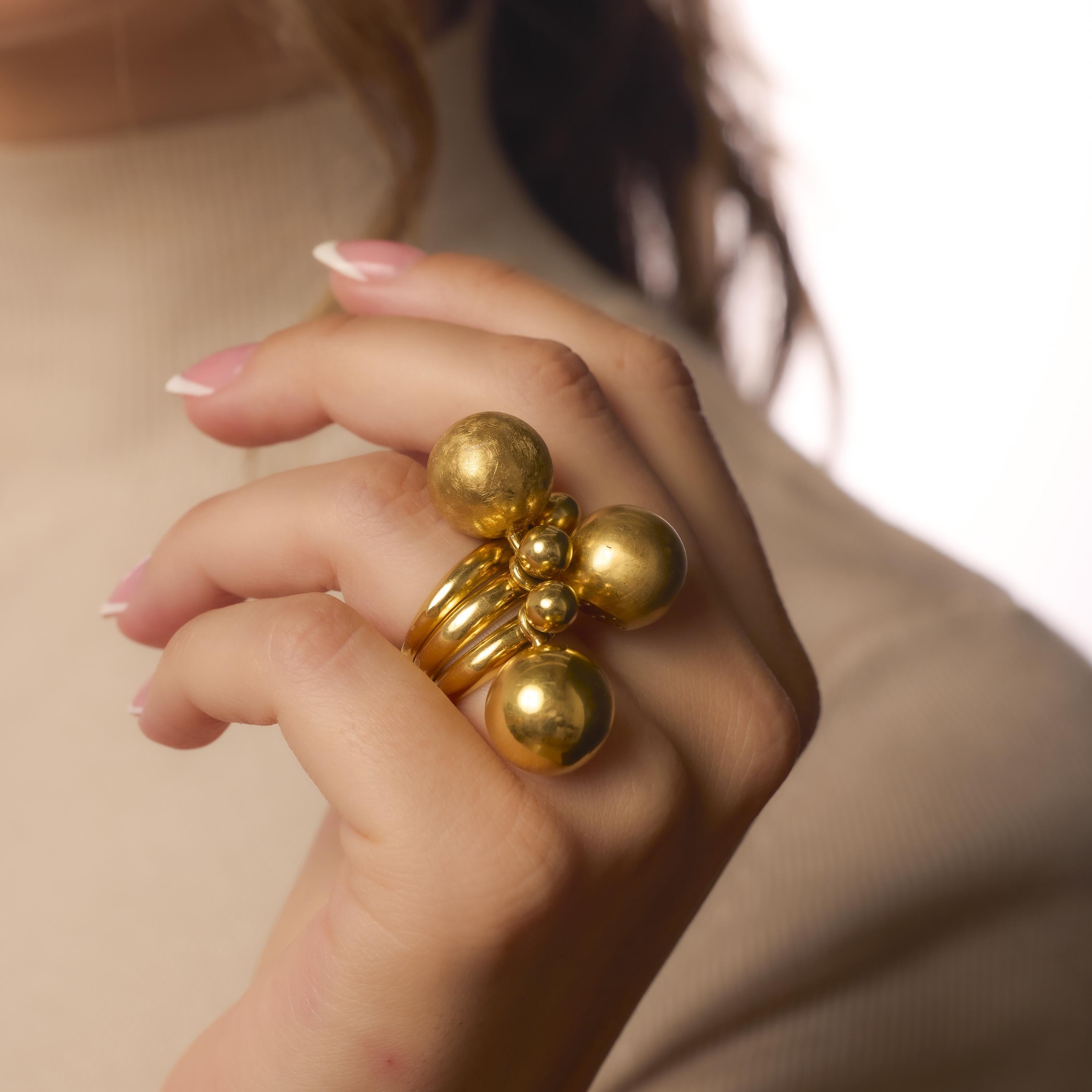 This vintage 18k yellow gold ring set boasts bold French design and a substantial gold presence, elegantly marked by French hallmarks and intricate craftsmanship.