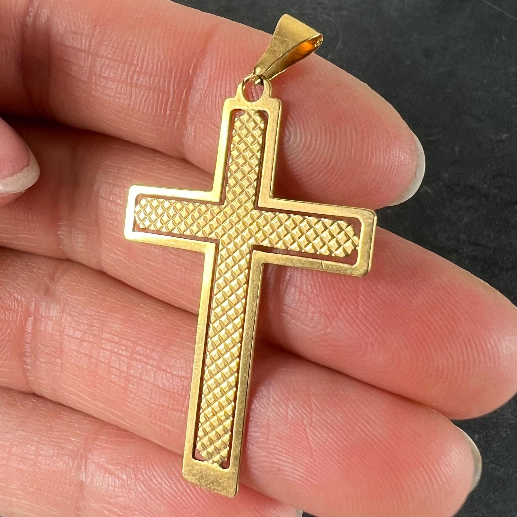 Vintage French 18K Yellow Gold Cross Pendant For Sale 2