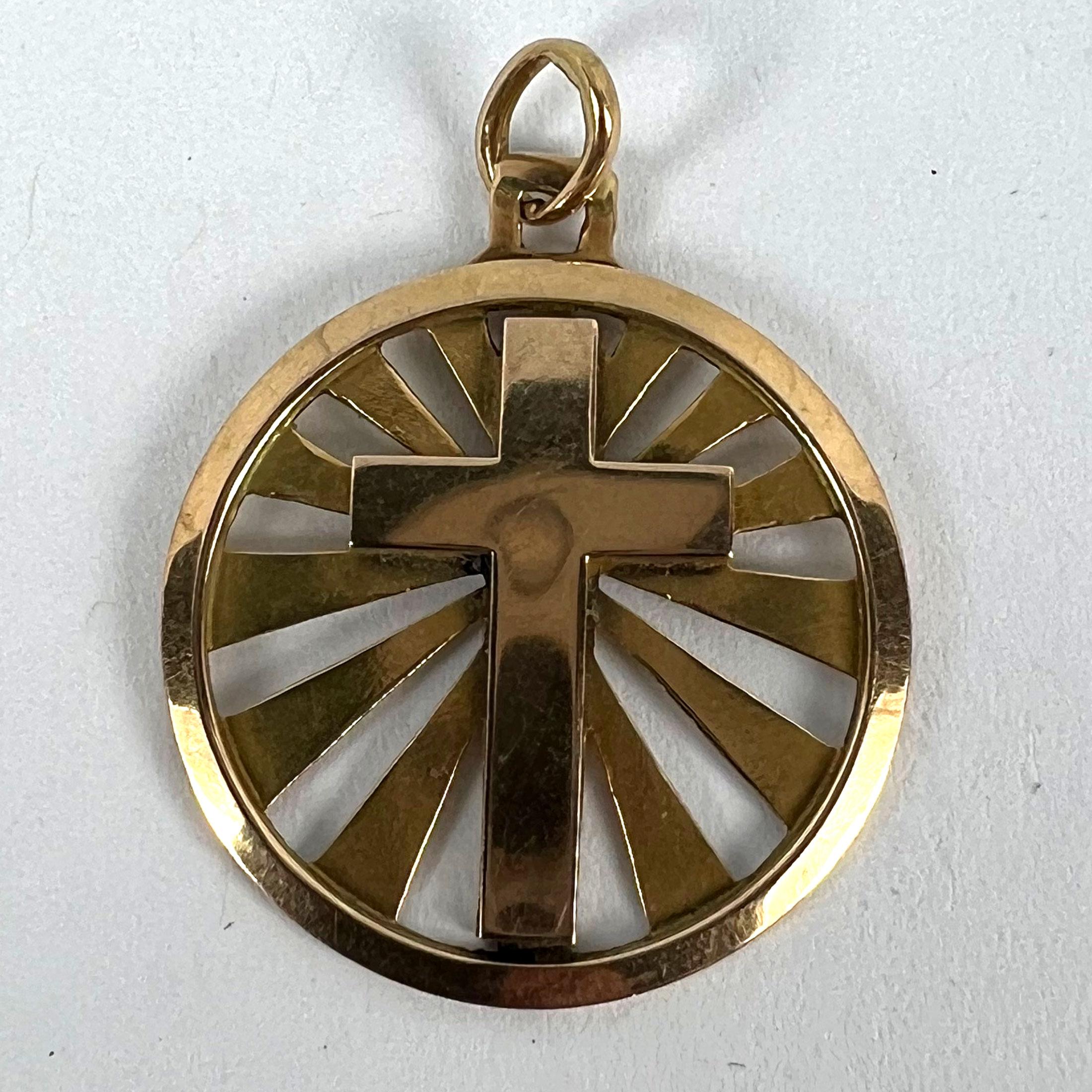Ciondolo francese d'epoca in oro giallo 18 carati a forma di croce radiante con medaglia in vendita 8