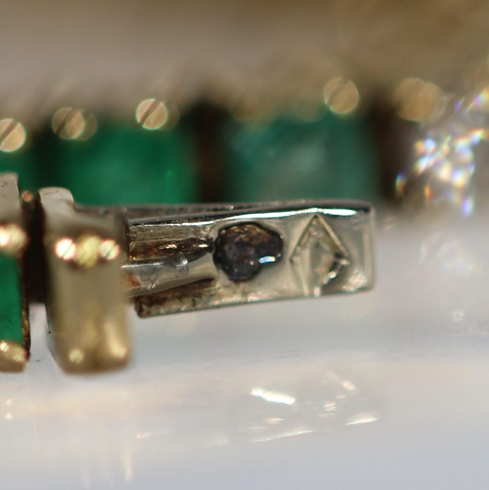 Vintage French 18K Yellow Gold Emerald and Diamond Tennis Bracelet For Sale 4