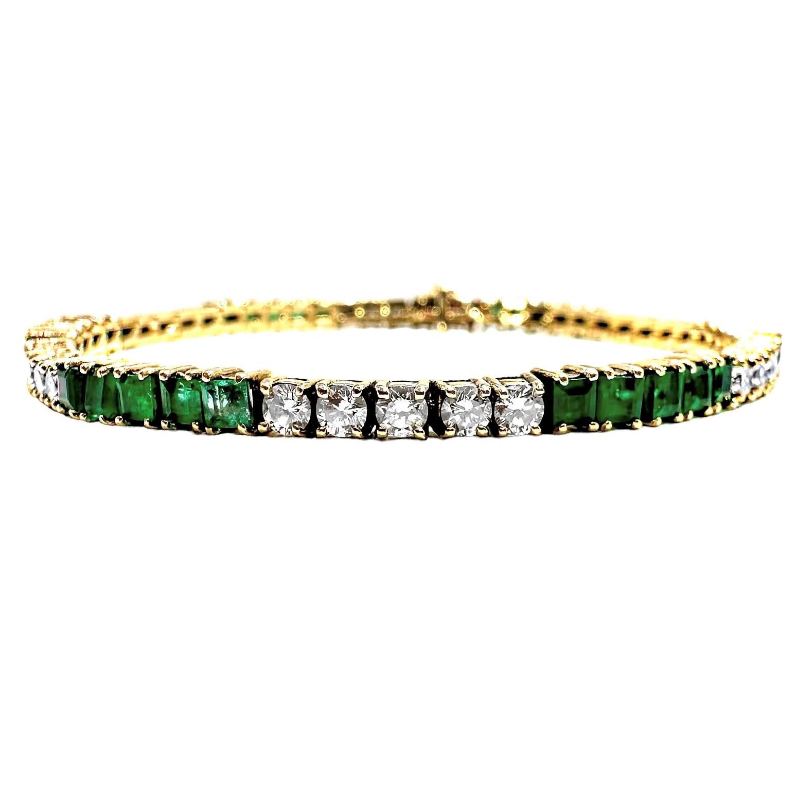 Moderne Bracelet tennis français vintage en or jaune 18 carats avec émeraudes et diamants en vente