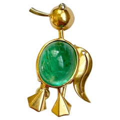 Broche oiseau vintage française en or jaune 18 carats et émeraude