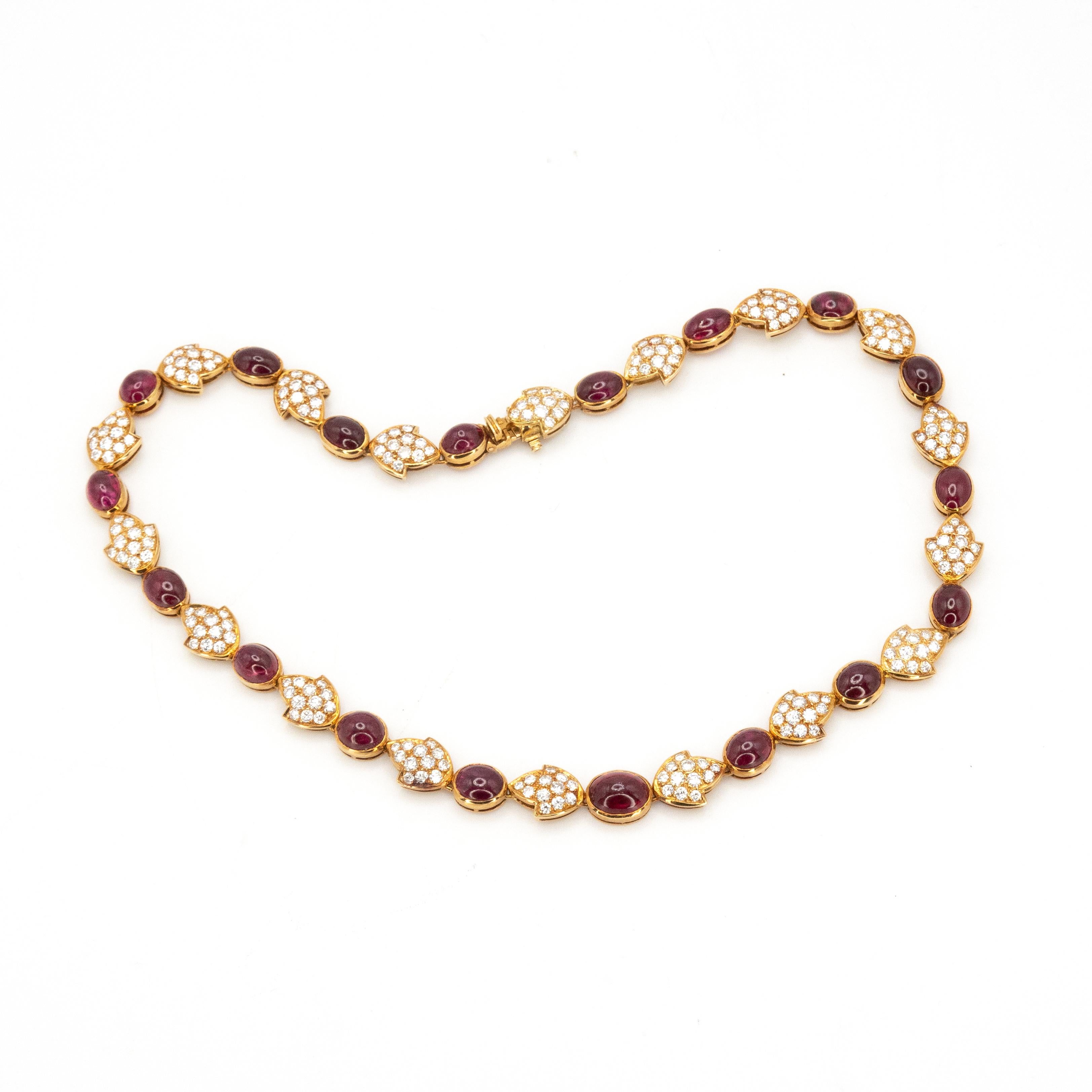 Taille brillant Collier Vintage français en or jaune 18K avec rubis et diamants en vente