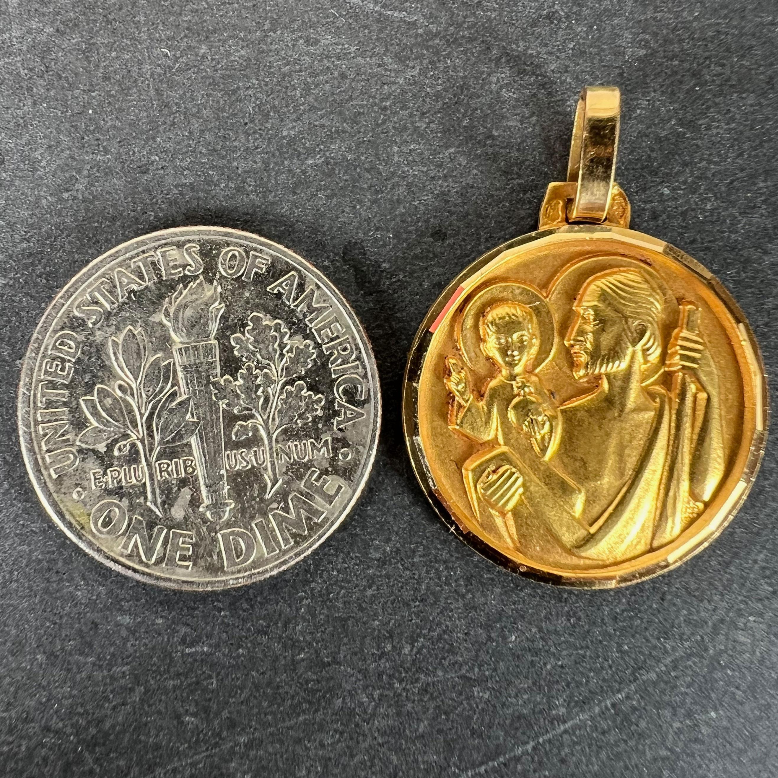 Ciondolo religioso Saint Christopher in oro giallo 18 carati francese d'epoca in vendita 6