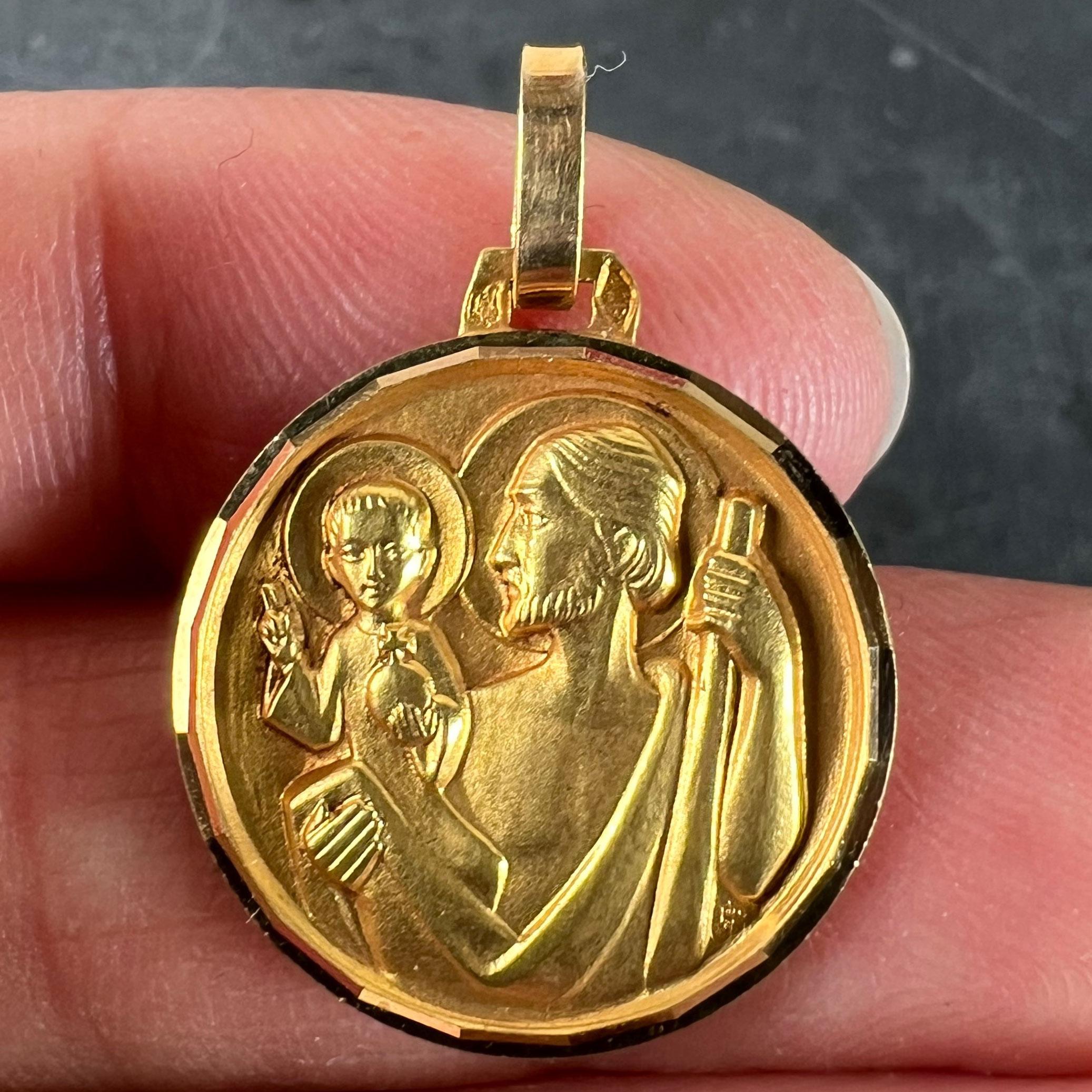 Ciondolo religioso Saint Christopher in oro giallo 18 carati francese d'epoca in vendita 1