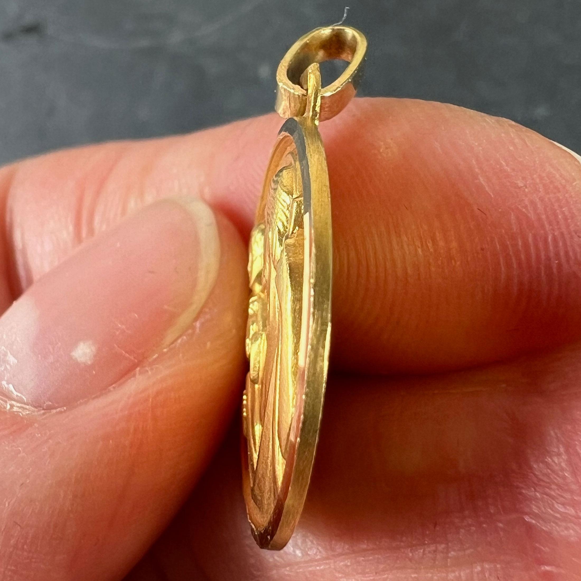 Ciondolo religioso Saint Christopher in oro giallo 18 carati francese d'epoca in vendita 3