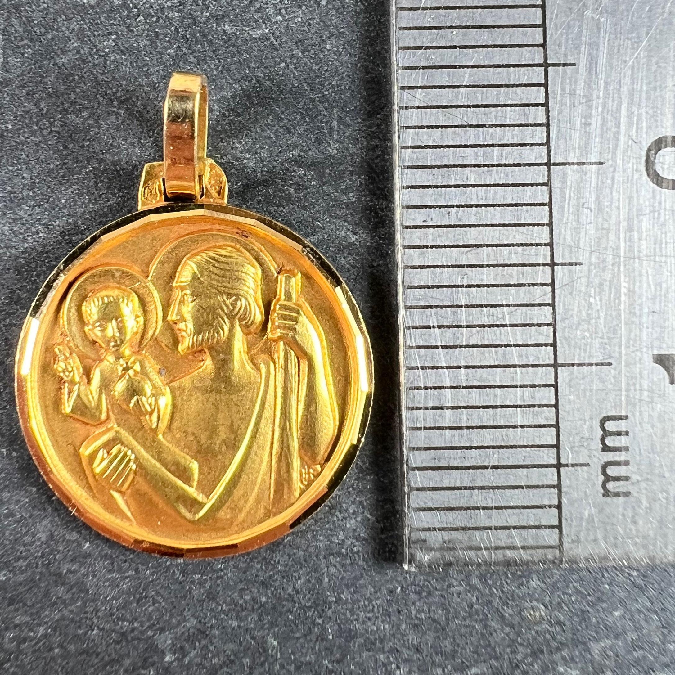 Ciondolo religioso Saint Christopher in oro giallo 18 carati francese d'epoca in vendita 5