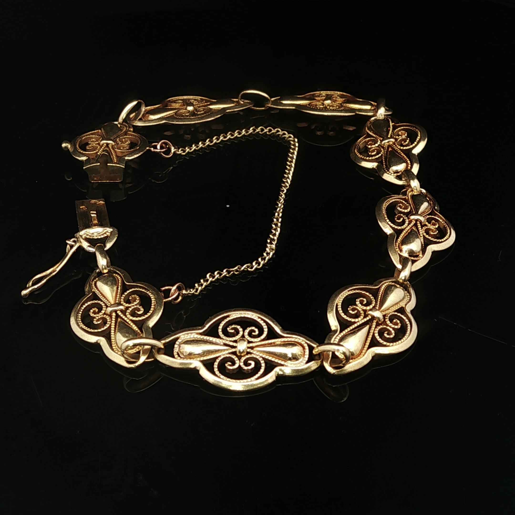 Bracciale d'epoca francese in oro giallo 18 carati con lavorazione floreale a mano unica A Link in vendita 4