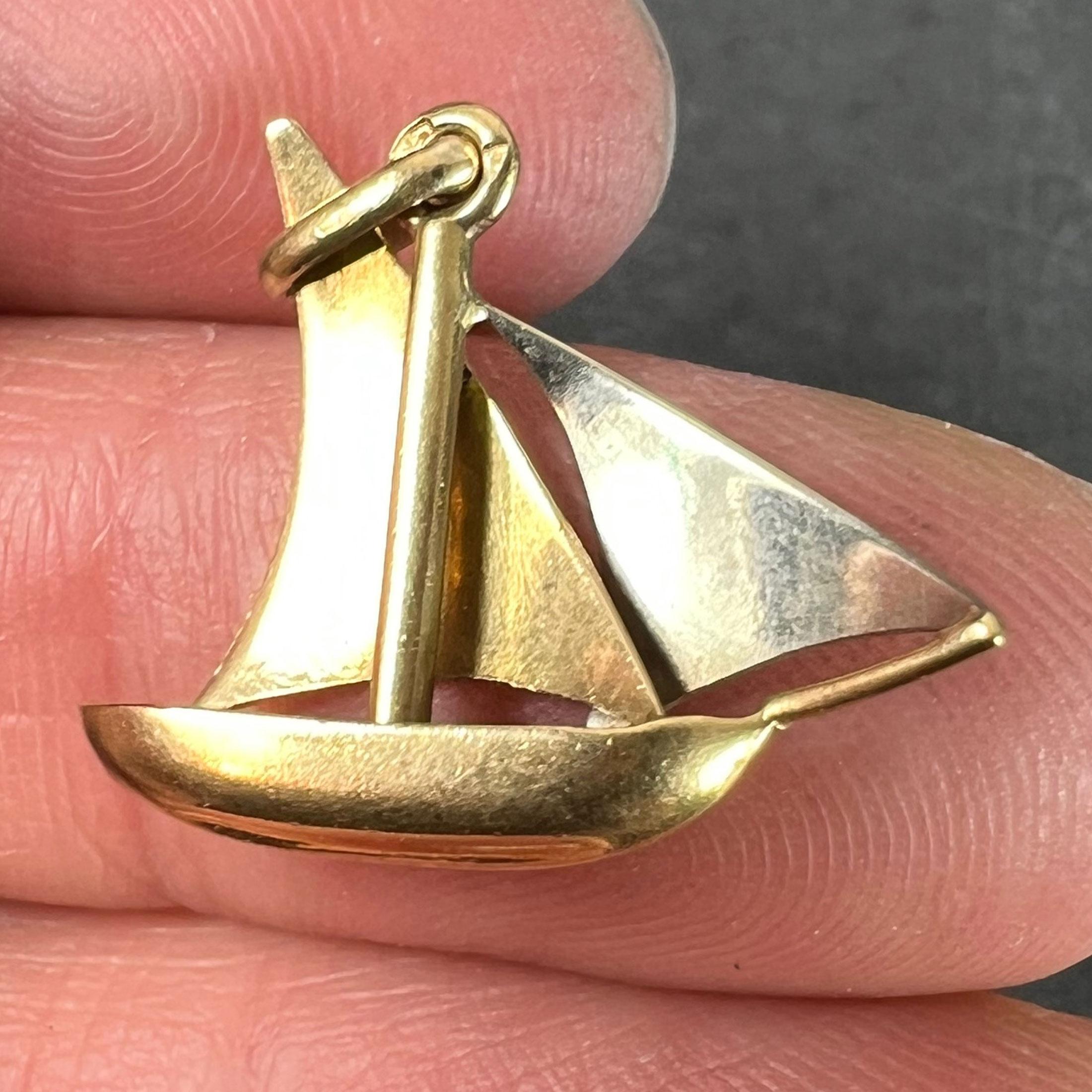 Vintage Französisch 18K Gelb Weißgold Segeln Yacht Boot Charm Anhänger im Angebot 4