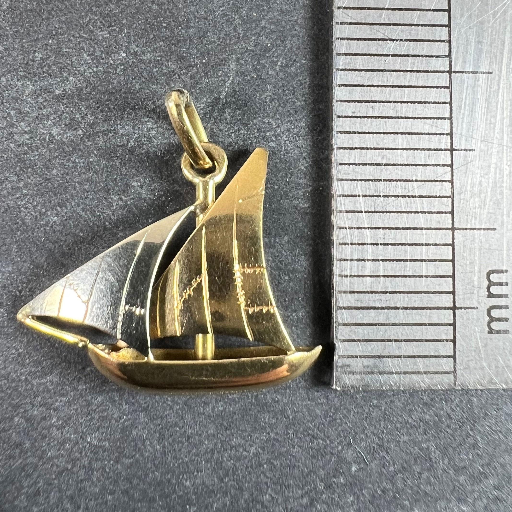 Vintage Französisch 18K Gelb Weißgold Segeln Yacht Boot Charm Anhänger im Angebot 5