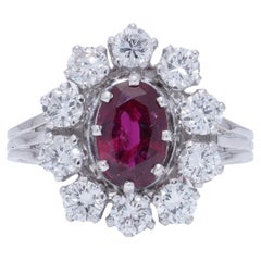 Vintage francese in oro 18kt 0,65 ct. Anello con cluster di rubini e diamanti