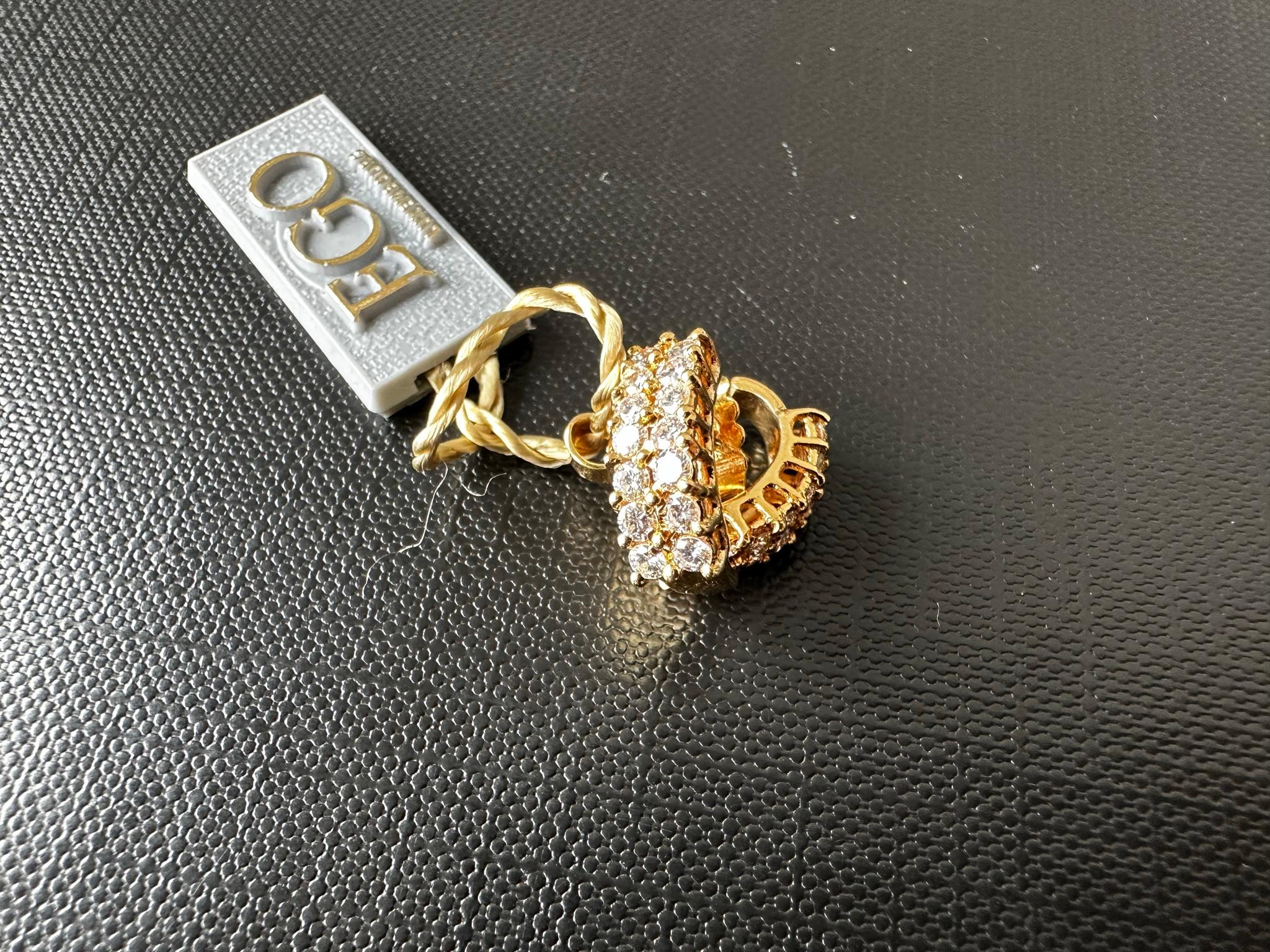 Vintage French 18kt Yellow Gold Earrings with Diamonds In Excellent Condition For Sale In Esch sur Alzette, Esch-sur-Alzette