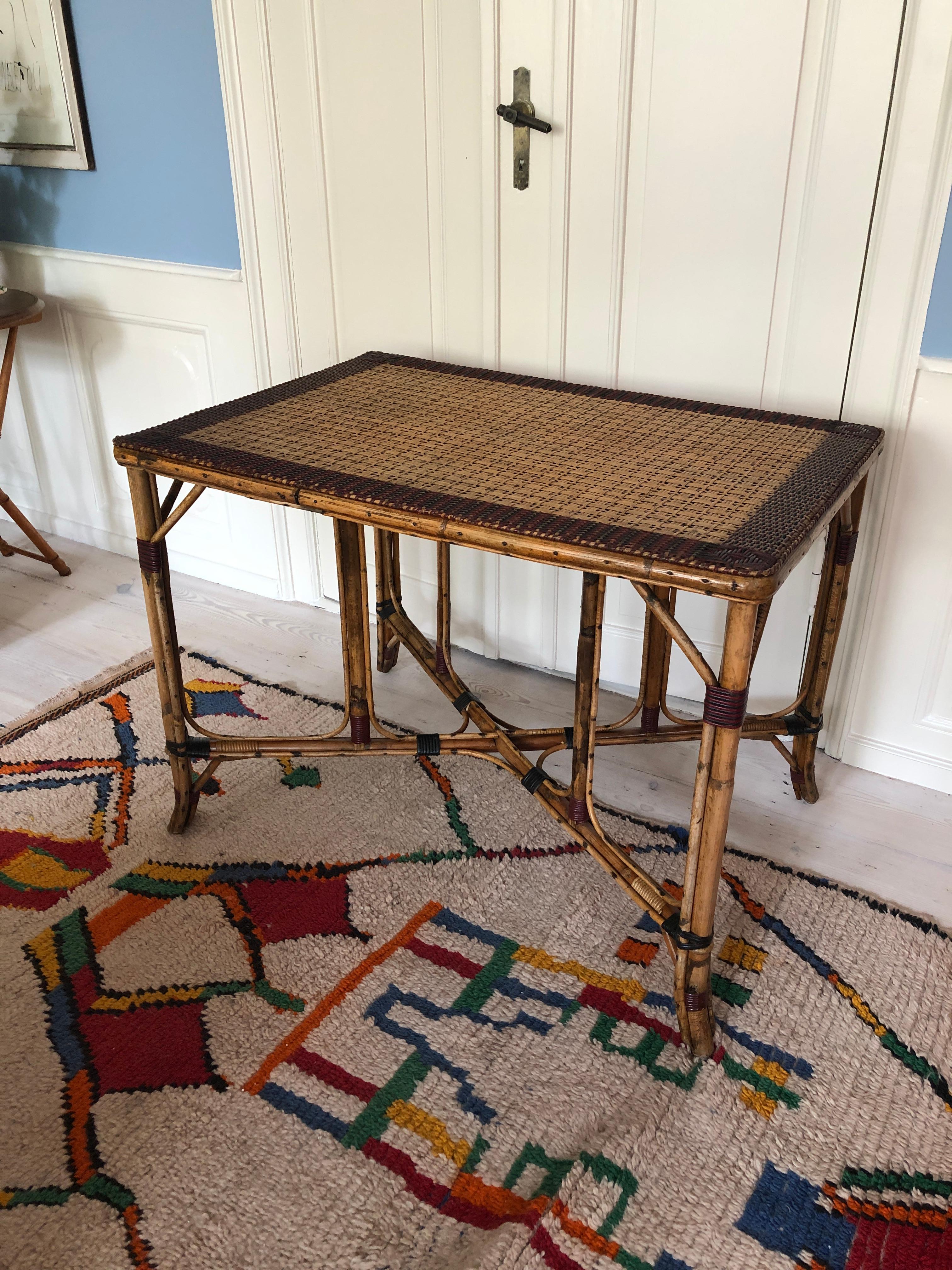 Vintage French 1930s Rattan Table with Red Woven Details In Good Condition In Copenhagen K, DK