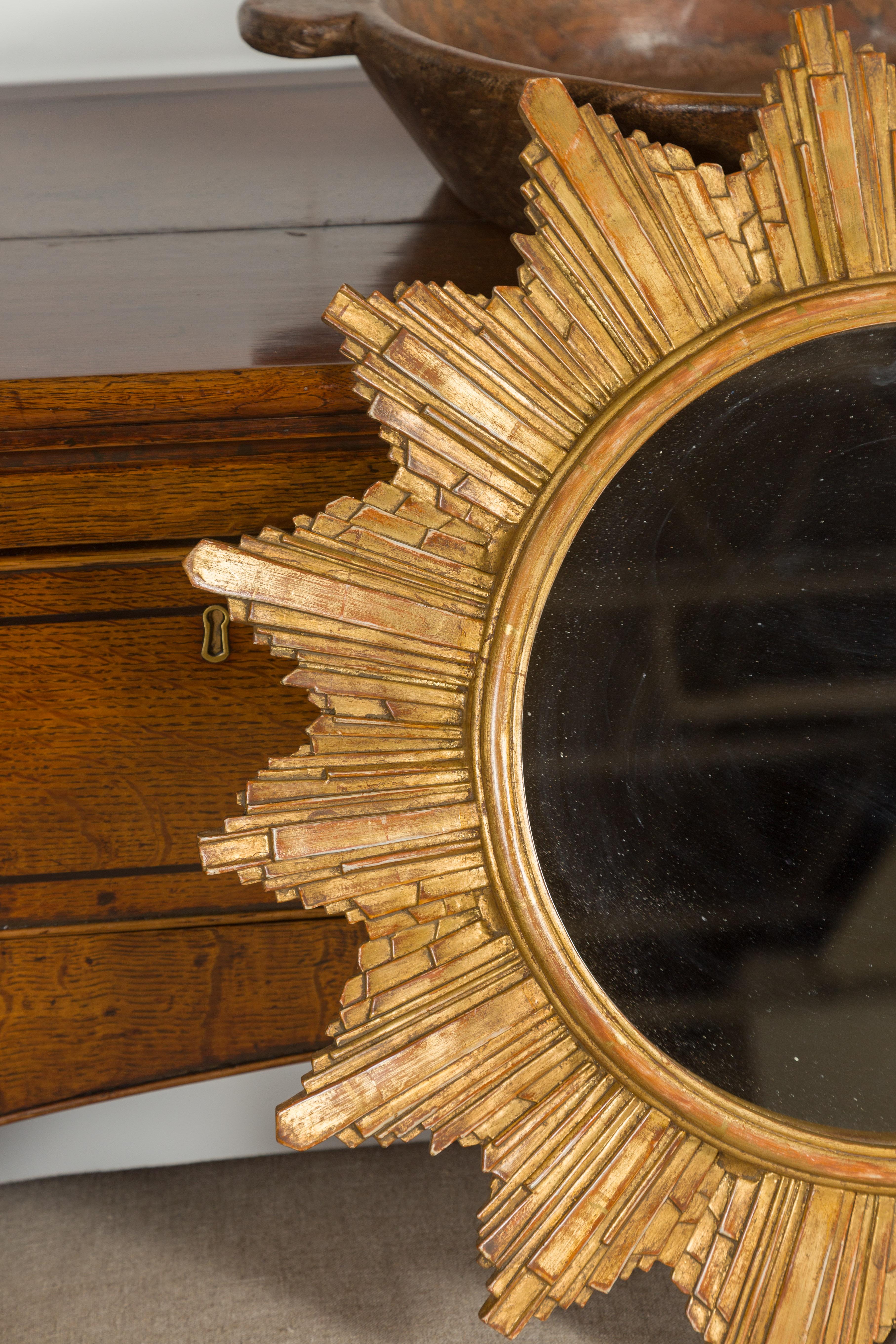 Vintage French 1970s Gilt Composition Sunburst Mirror with Rays of Varying Sizes For Sale 2