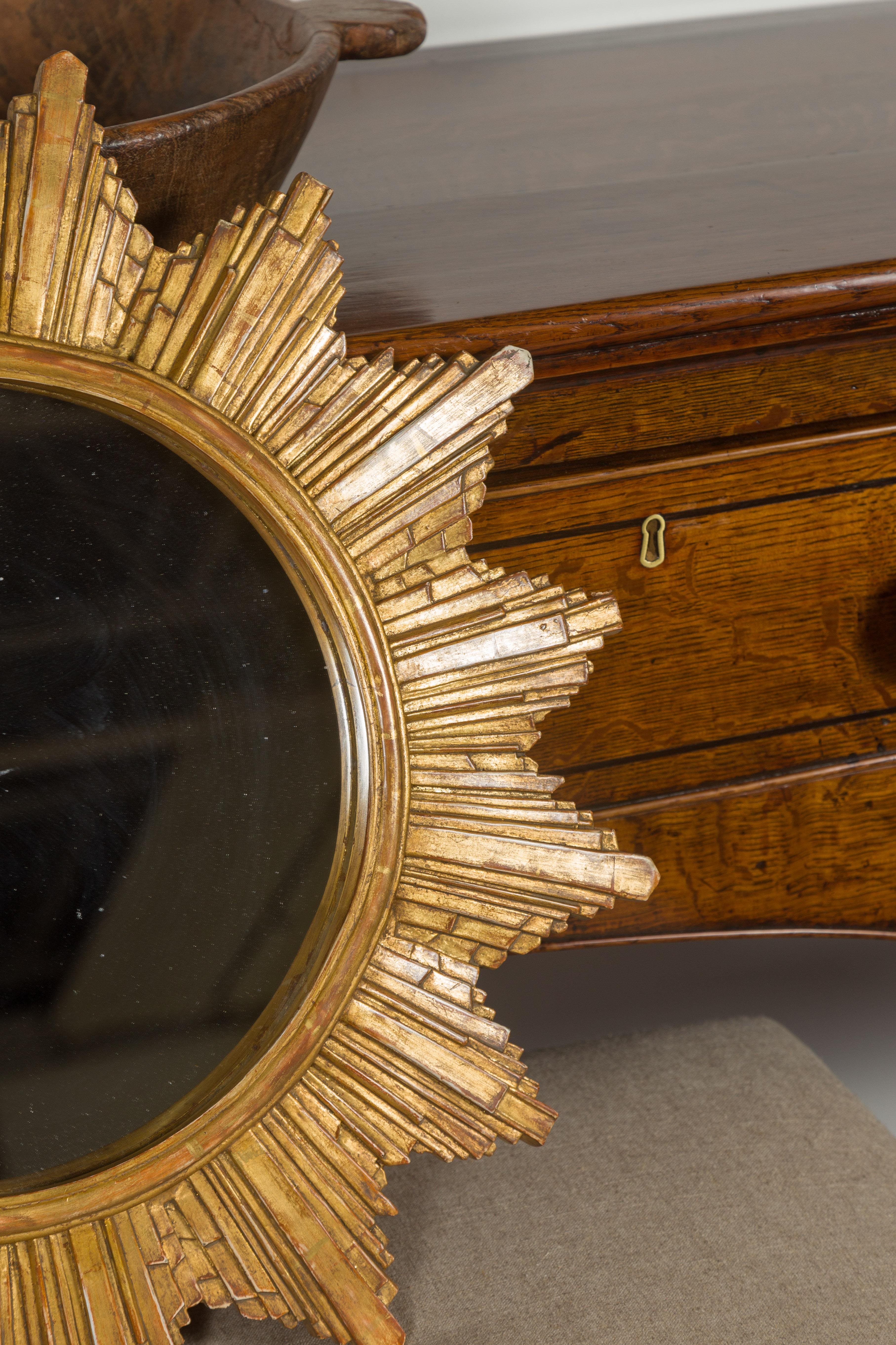 Vintage French 1970s Gilt Composition Sunburst Mirror with Rays of Varying Sizes For Sale 3