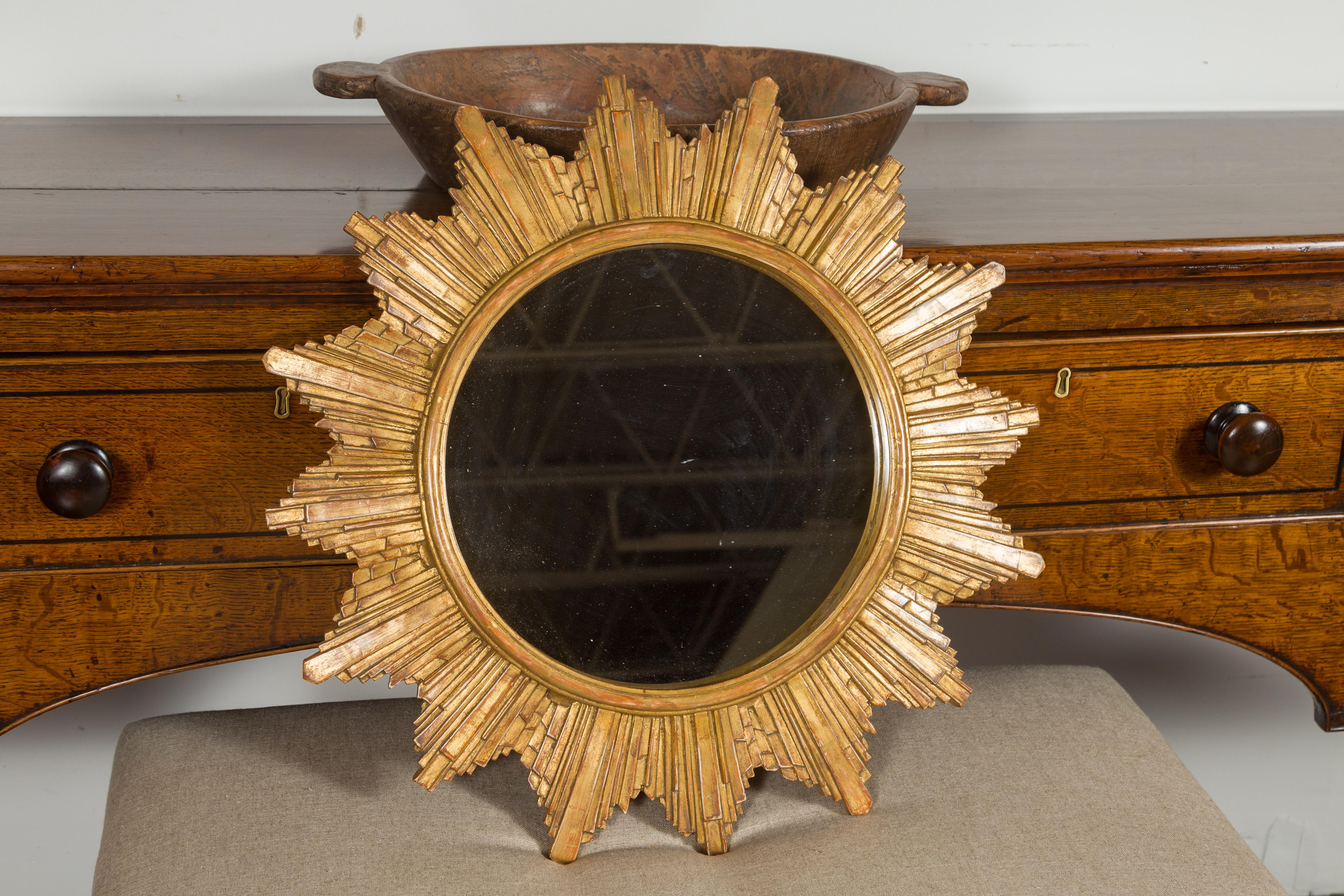 Vintage French 1970s Gilt Composition Sunburst Mirror with Rays of Varying Sizes For Sale 4