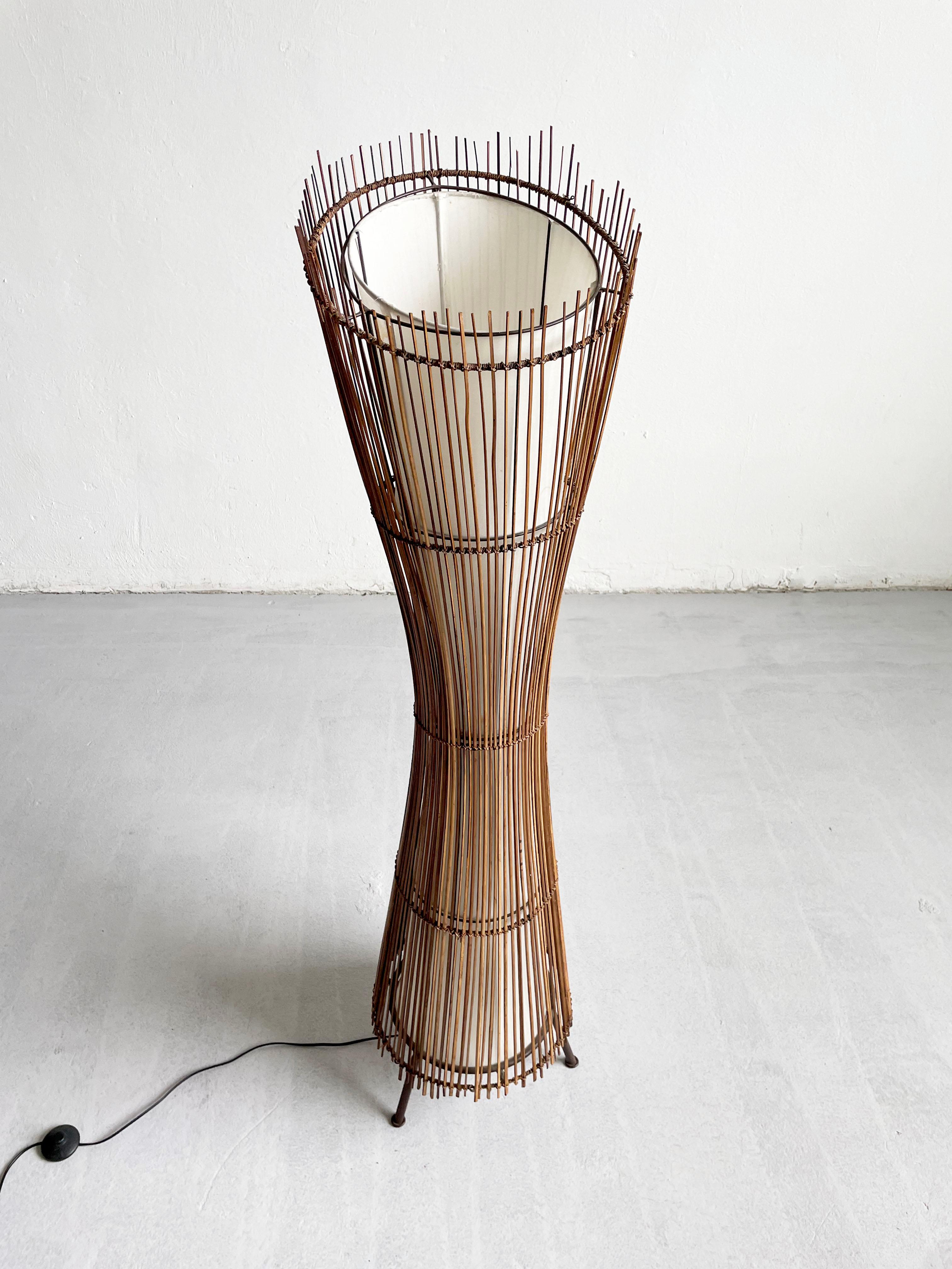 Vintage French 1980s Sculptural Floor Lamp Kobe; Bamboo, Metal and Canvas In Good Condition For Sale In Zagreb, HR