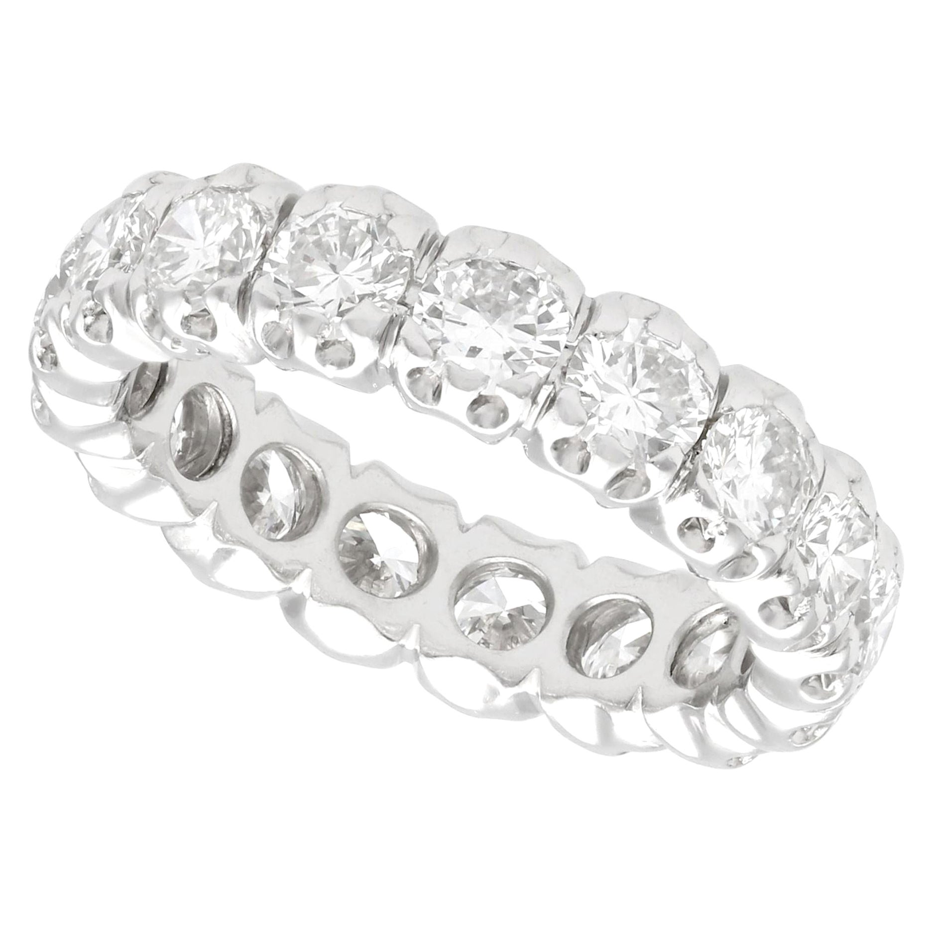 Bague d'éternité française vintage en or blanc et diamants de 2.20 carat