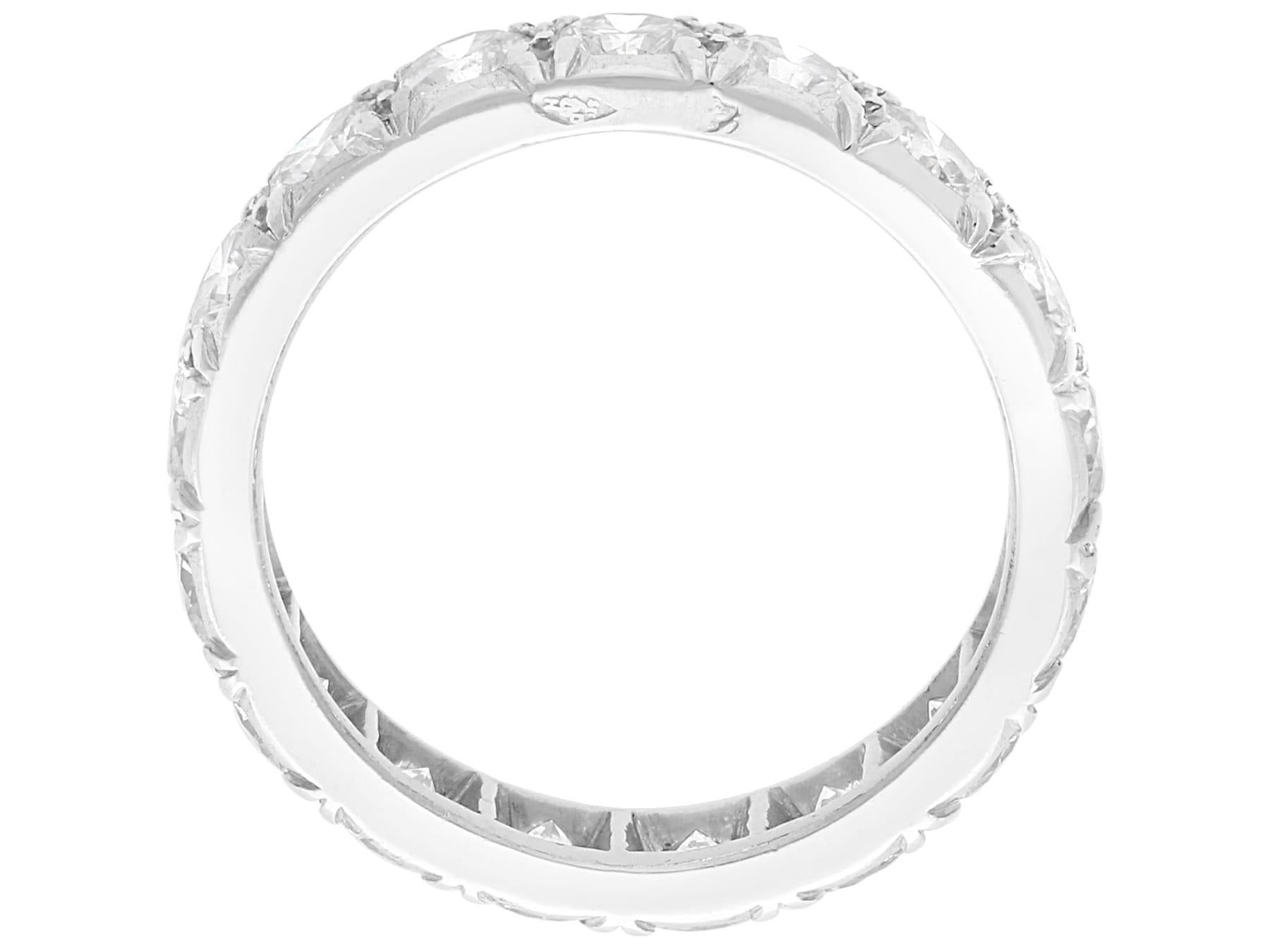 Französischer Vintage-Eternity-Ring aus Platin mit 2,20 Karat Diamant und Platin im Angebot 1