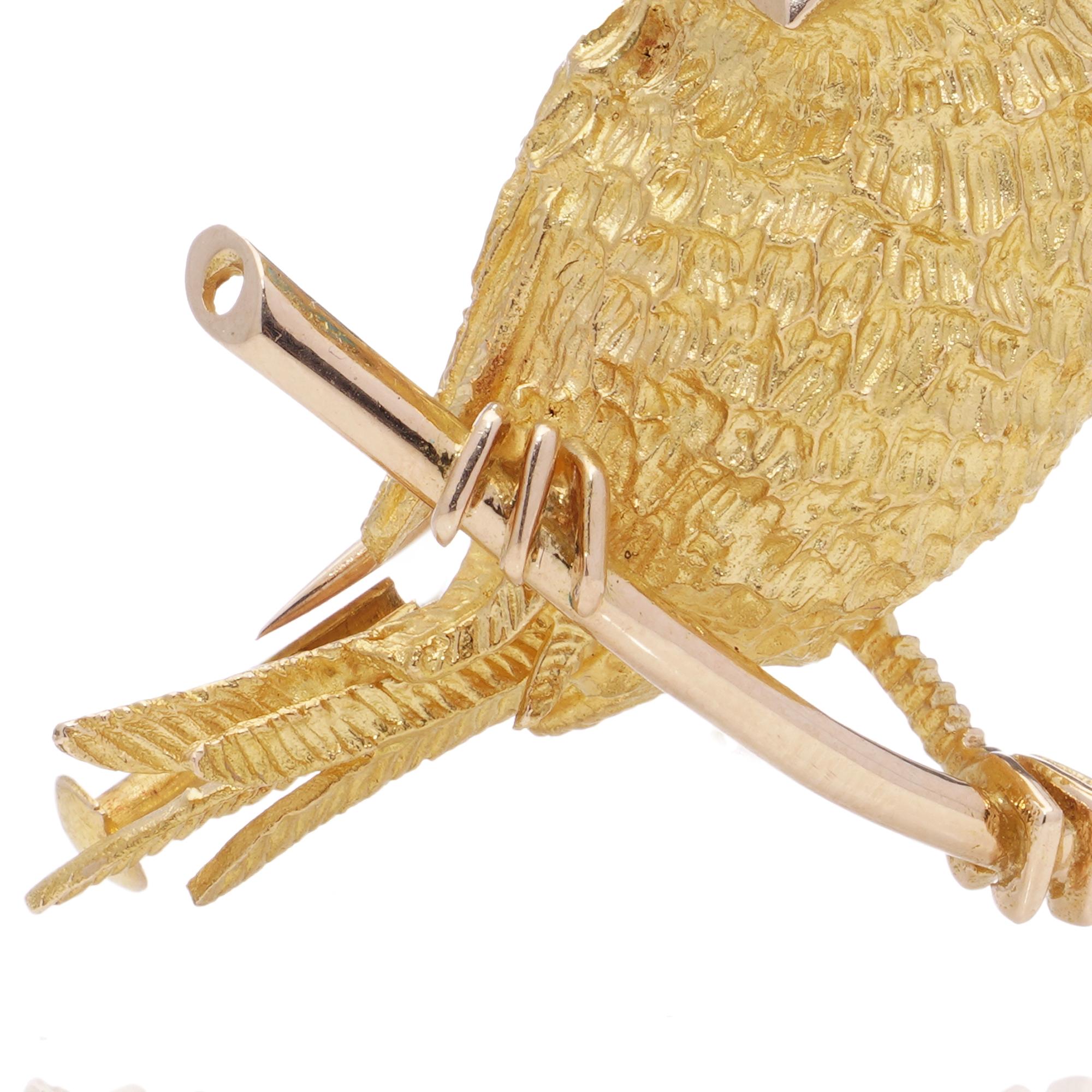 Vintage French 22kt Yellow Gold Textured Bird Brooch with Turquoise Eyes For Sale 3