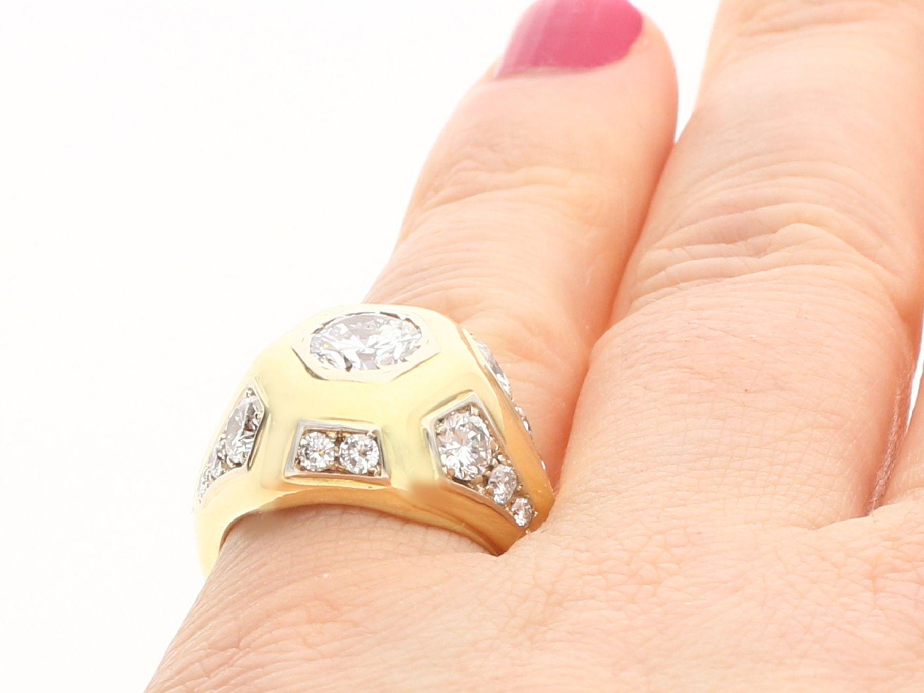 Vintage French 2.70 carat Diamond and Yellow Gold Signet Style Ring, circa 1960 3