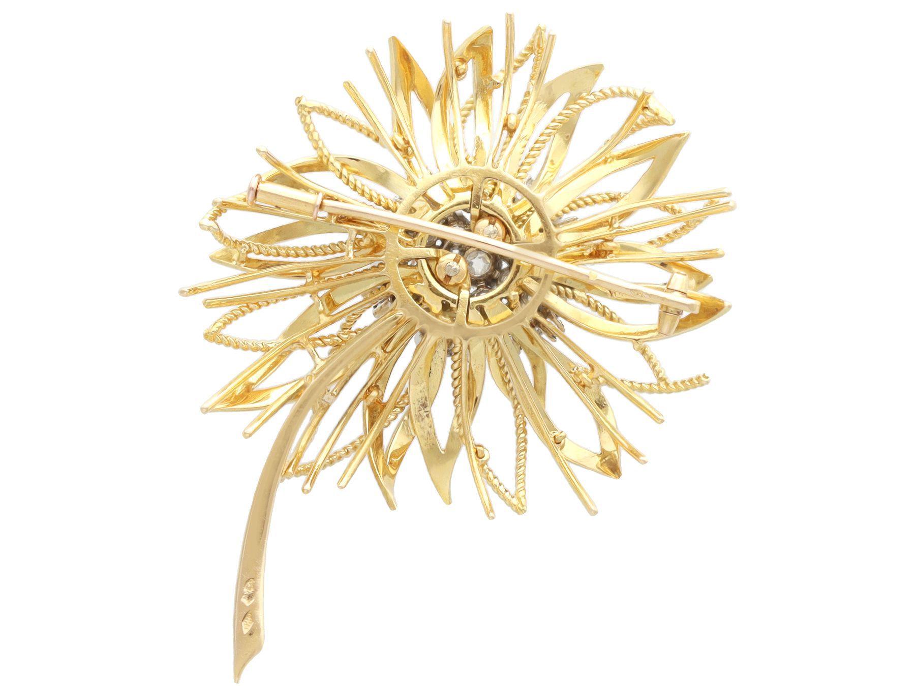 Vintage French 2.89 Carat Diamond and Yellow Gold Flower Brooch, circa 1950 For Sale 1
