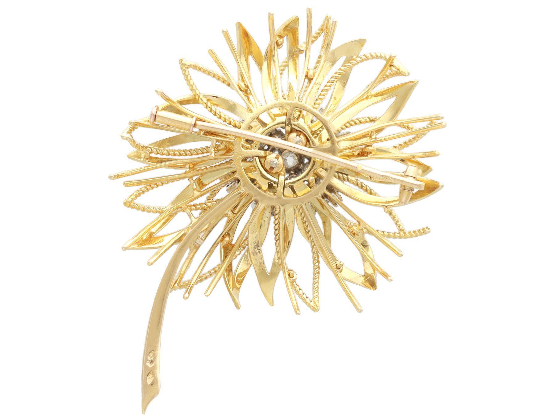 Französische Blumenbrosche mit 2,89 Karat Diamanten und Gelbgold, um 1950 im Angebot 1