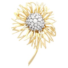 Französische Blumenbrosche mit 2,89 Karat Diamanten und Gelbgold, um 1950