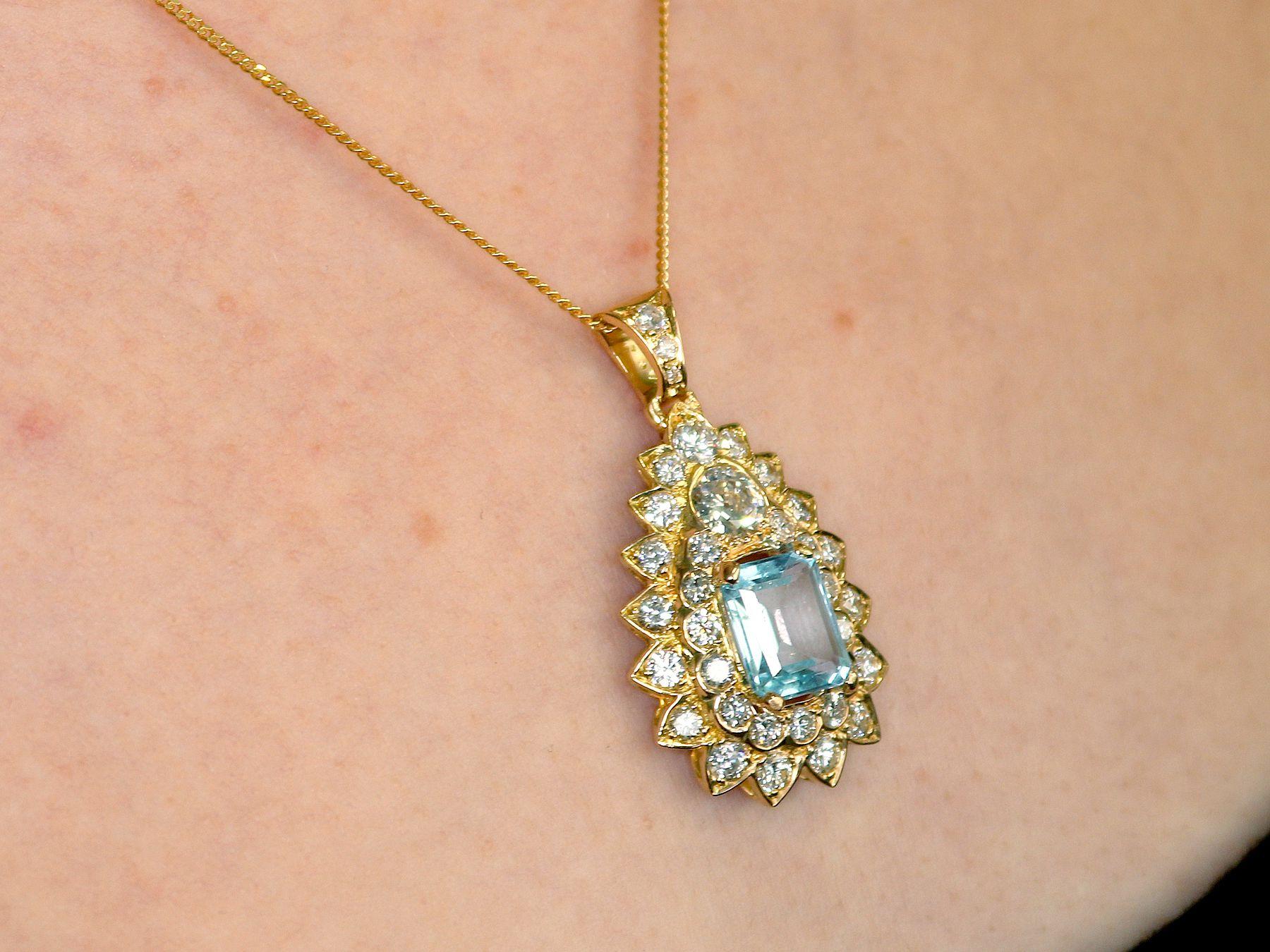 Vintage French 3.95 Carat Topaz and 3.08 Carat Diamond Yellow Gold Pendant For Sale 3