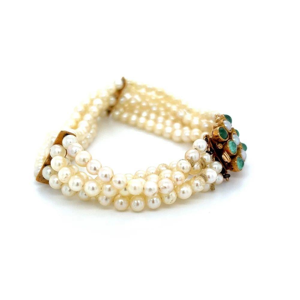 Tout simplement magnifique ! Bracelet de perles vintage françaises à 5 brins de 4,25 mm. Le fermoir est serti à la main d'émeraudes et de perles de 1,40tcw. Fabriqué à la main en or jaune 18 carats. Mesure environ 7