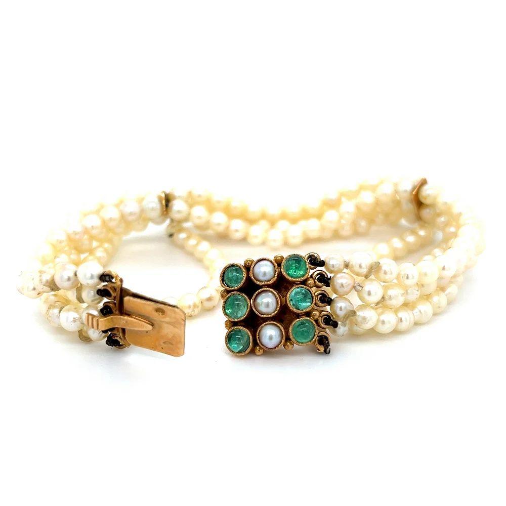 Vintage French 5 Strand Pearl Bracelet with Emerald and Pearl Gold Clasp In Excellent Condition For Sale In Montreal, QC