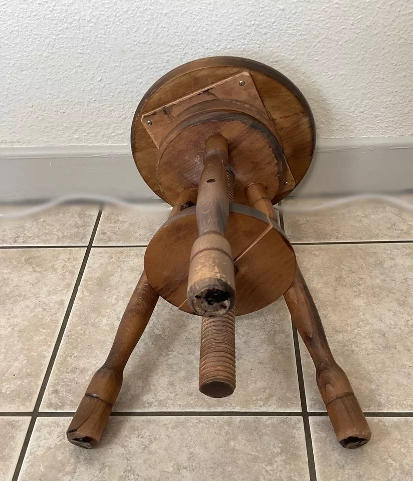 Taburete trípode ajustable francés vintage, c. 1940 - 2Y586 en Bueno estado para la venta en Bordeaux, FR