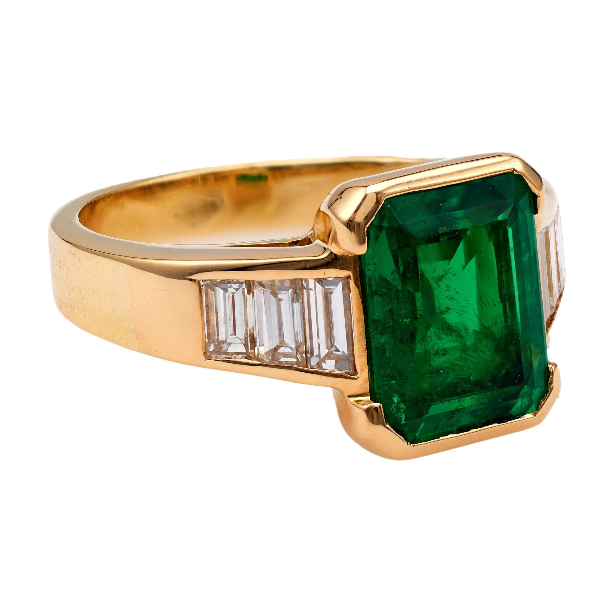 Women's or Men's Vintage French AGL Colombian Minor Oil Emerald 18k Yellow Gold Ring For Sale