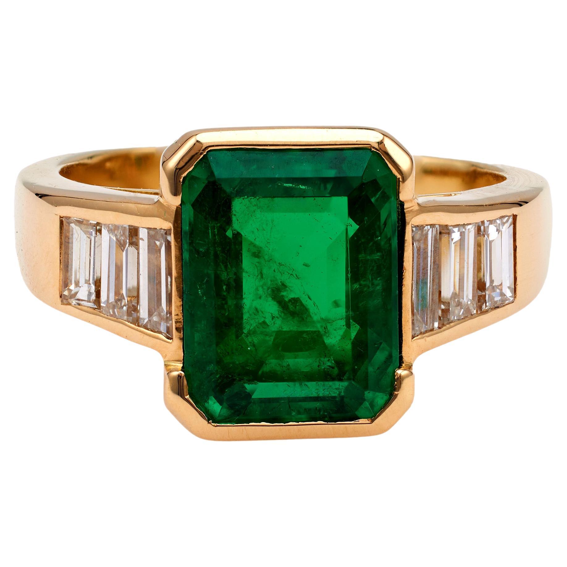 Vintage French AGL Colombian Minor Oil Emerald 18k Yellow Gold Ring For Sale
