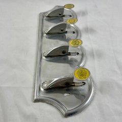 Vieux porte-vaisselle de cuisine suspendu en aluminium français à perles à ressort