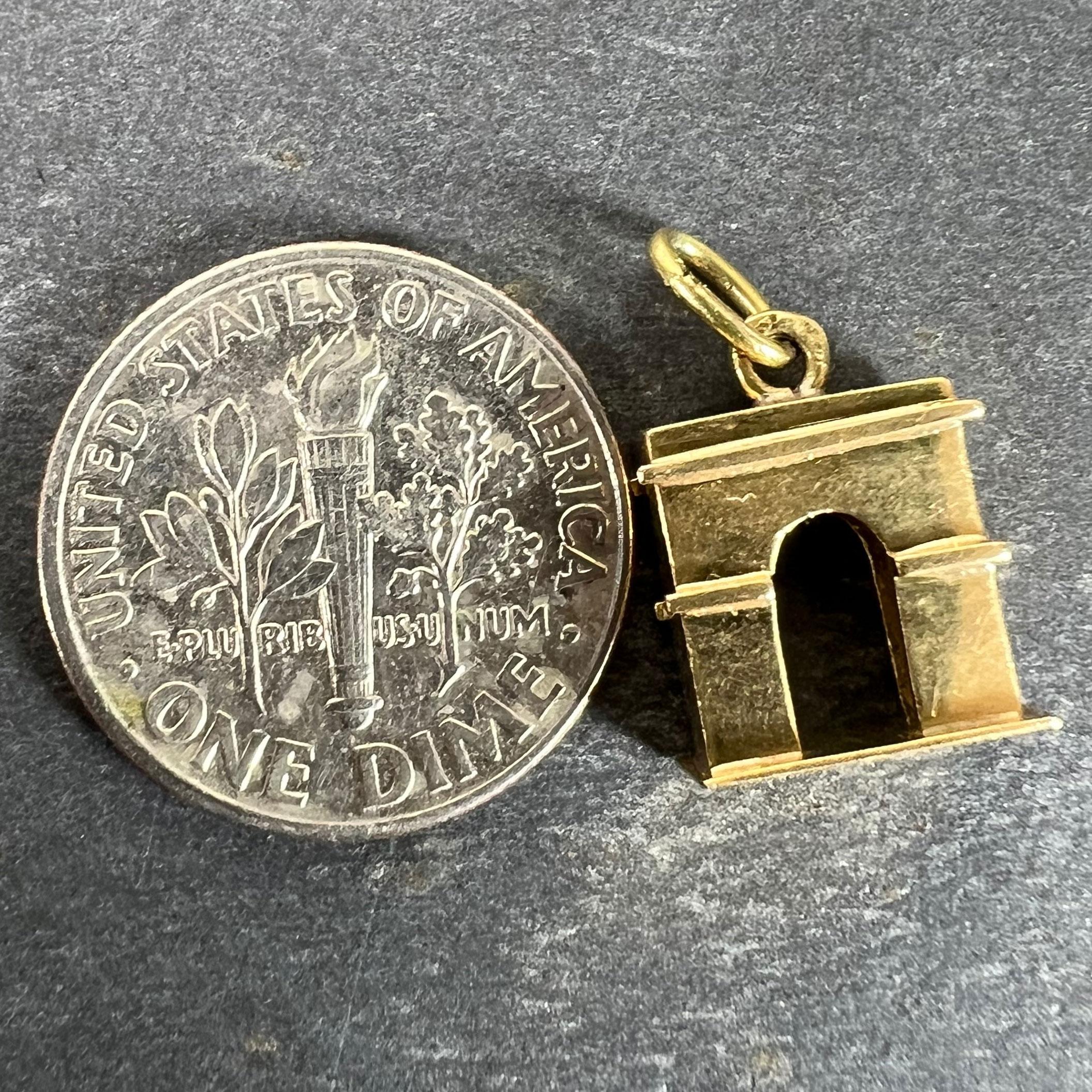 Ciondolo Charm d'epoca in oro giallo 18 carati con Arco di Trionfo Francese in vendita 7