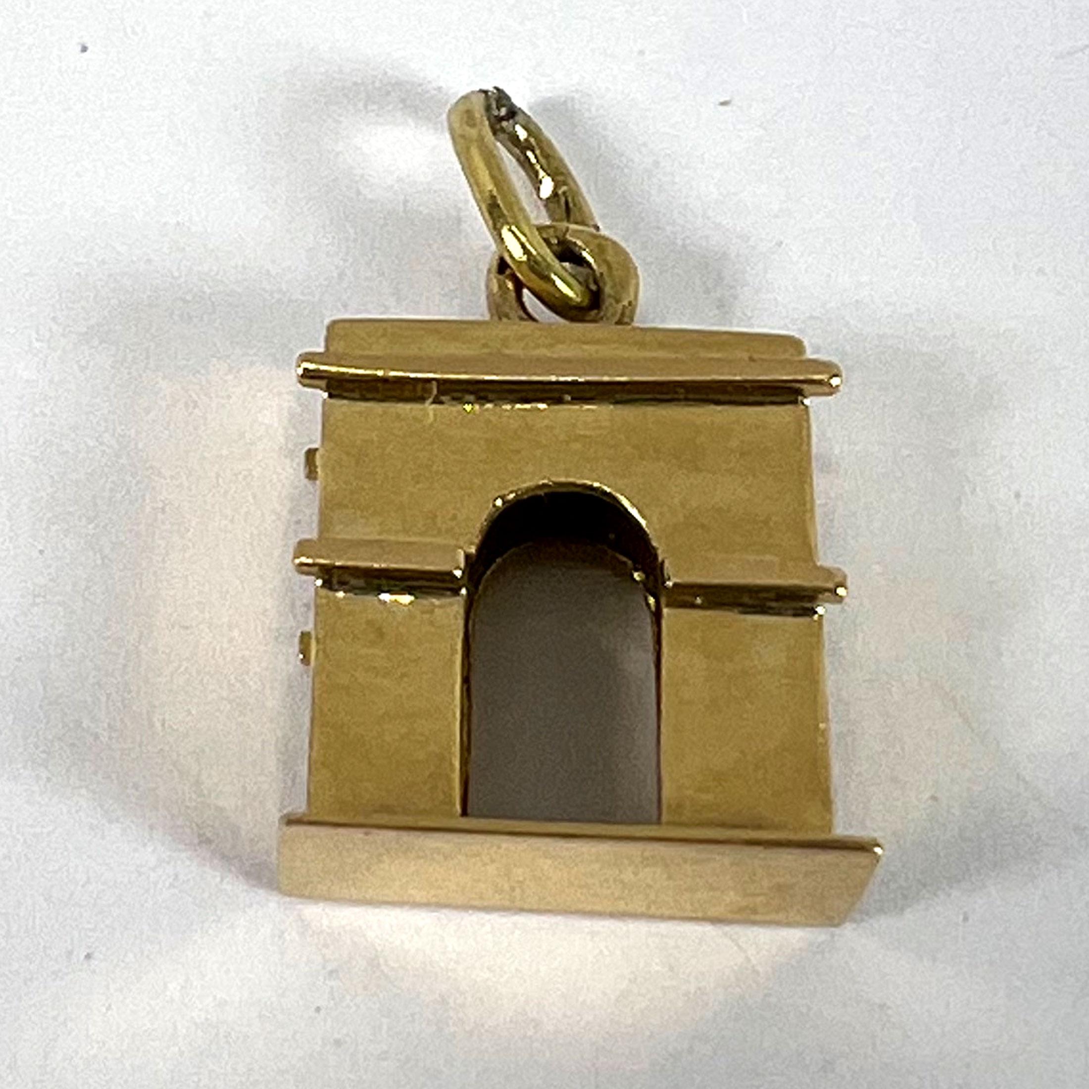 Ciondolo Charm d'epoca in oro giallo 18 carati con Arco di Trionfo Francese in vendita 9