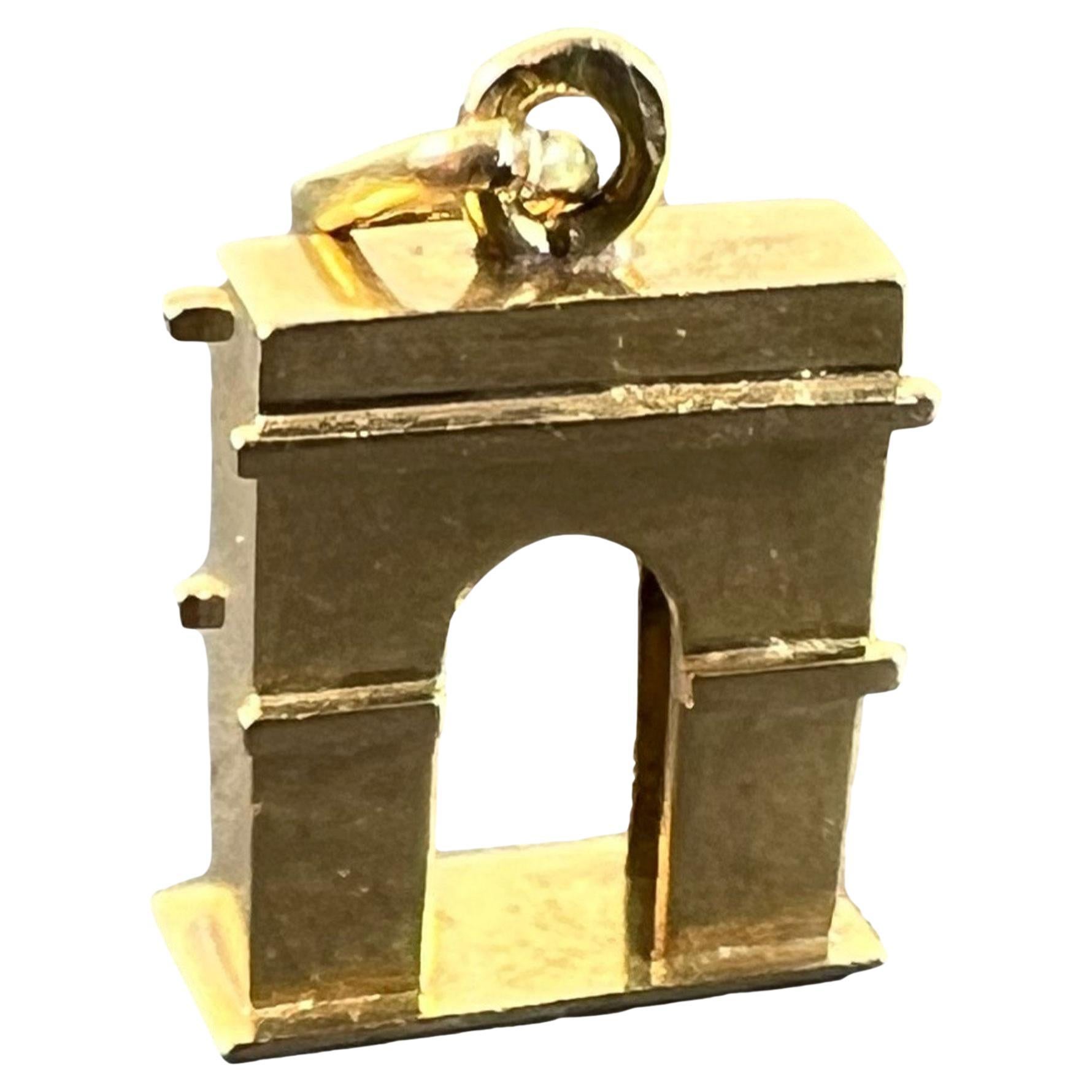 Ciondolo Charm d'epoca in oro giallo 18 carati con Arco di Trionfo Francese