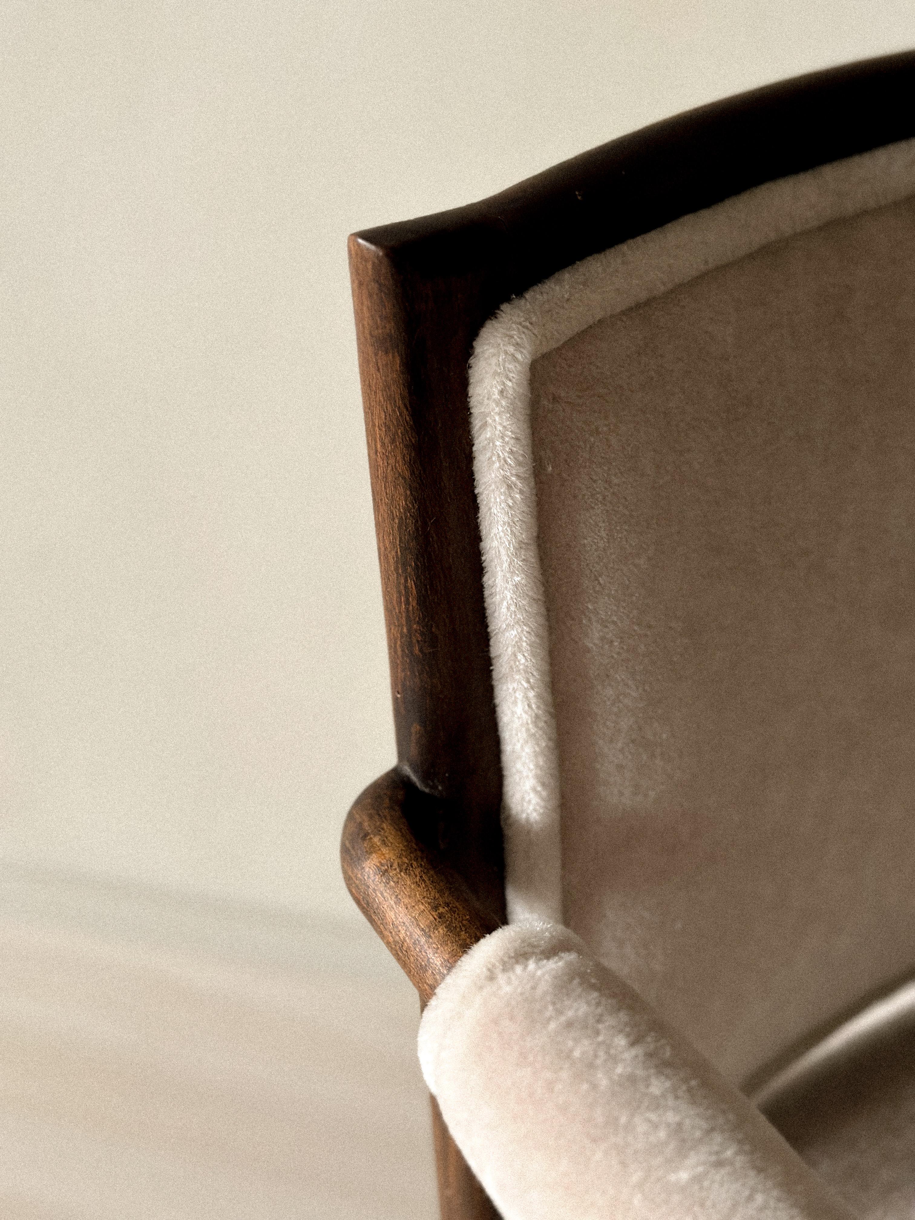 Poltrona francese d'epoca, struttura in Oak con rivestimento in Alpaca, c.C. 1950 in vendita 7