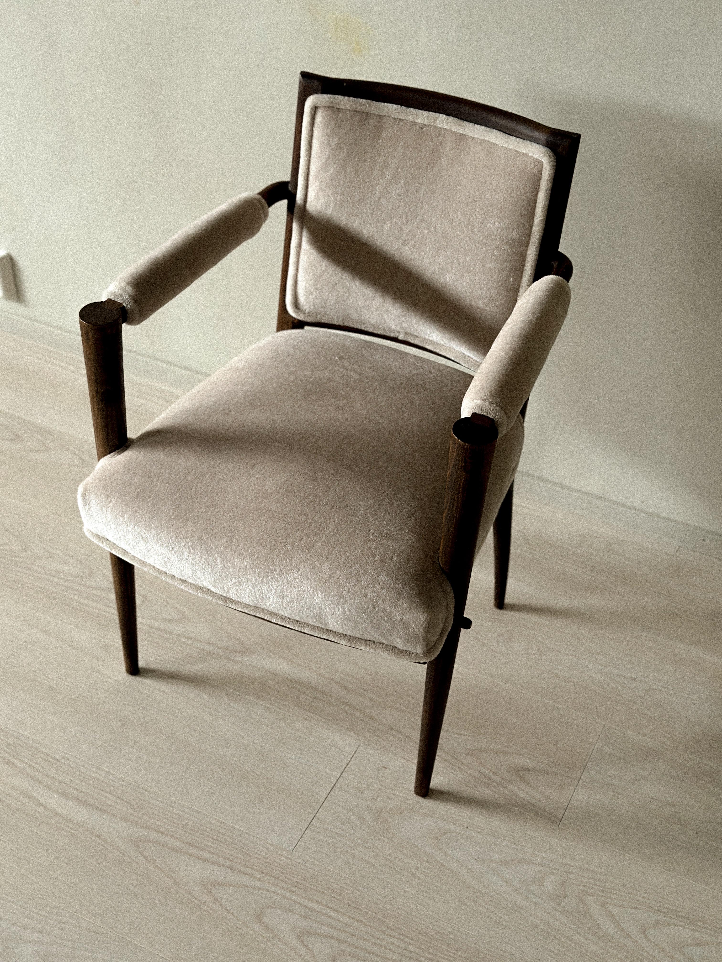 Poltrona francese d'epoca, struttura in Oak con rivestimento in Alpaca, c.C. 1950 in vendita 3