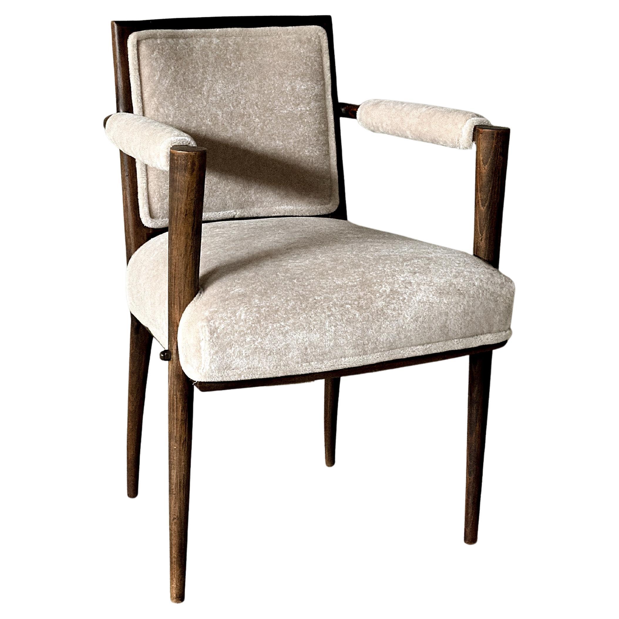 Poltrona francese d
epoca, struttura in Oak con rivestimento in Alpaca, c.C. 1950 in vendita